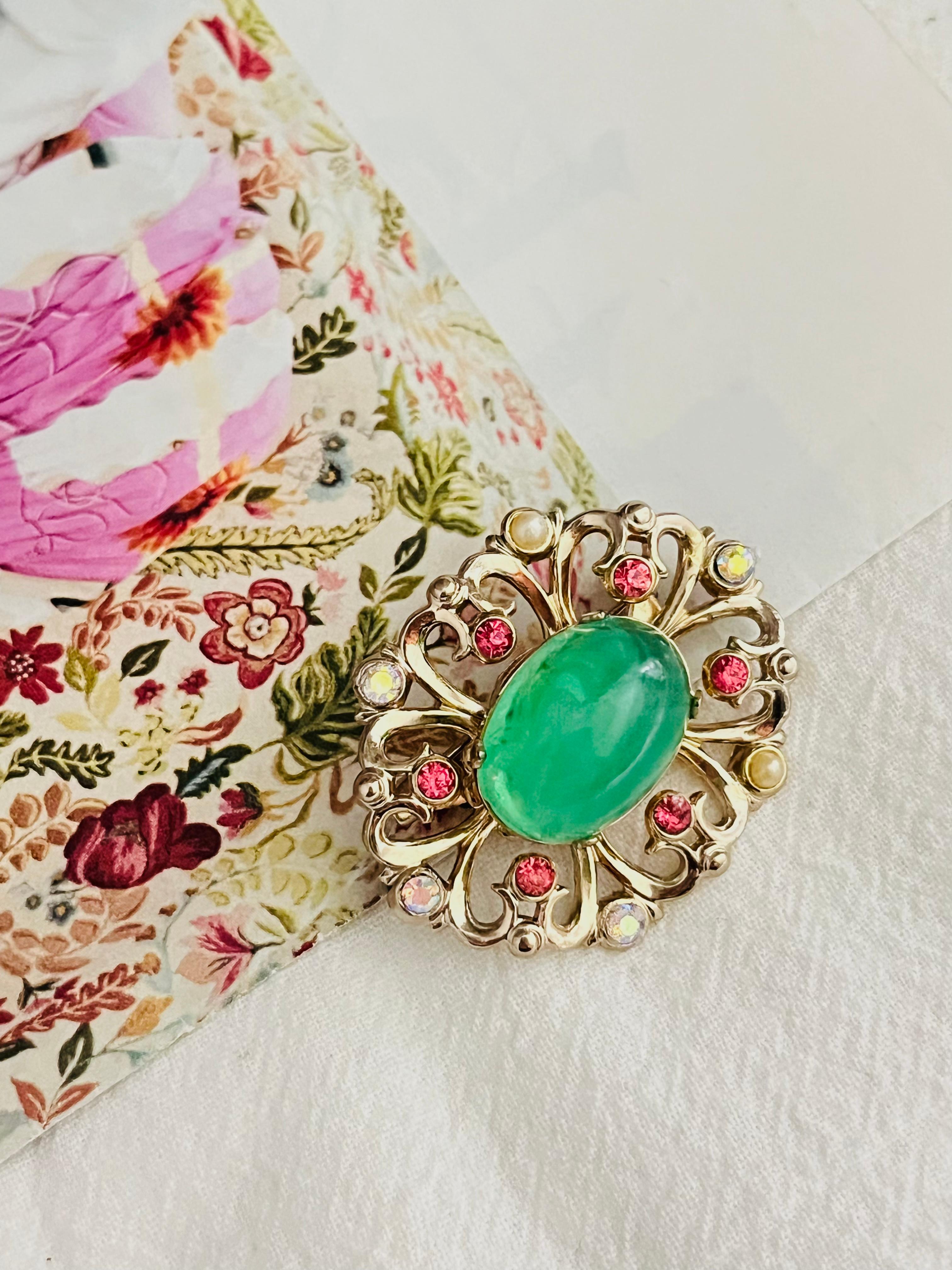 Women's or Men's Coro Vintage 1950s Flower Emerald Cabochon Aurora Pink Crystals Pearls Brooch