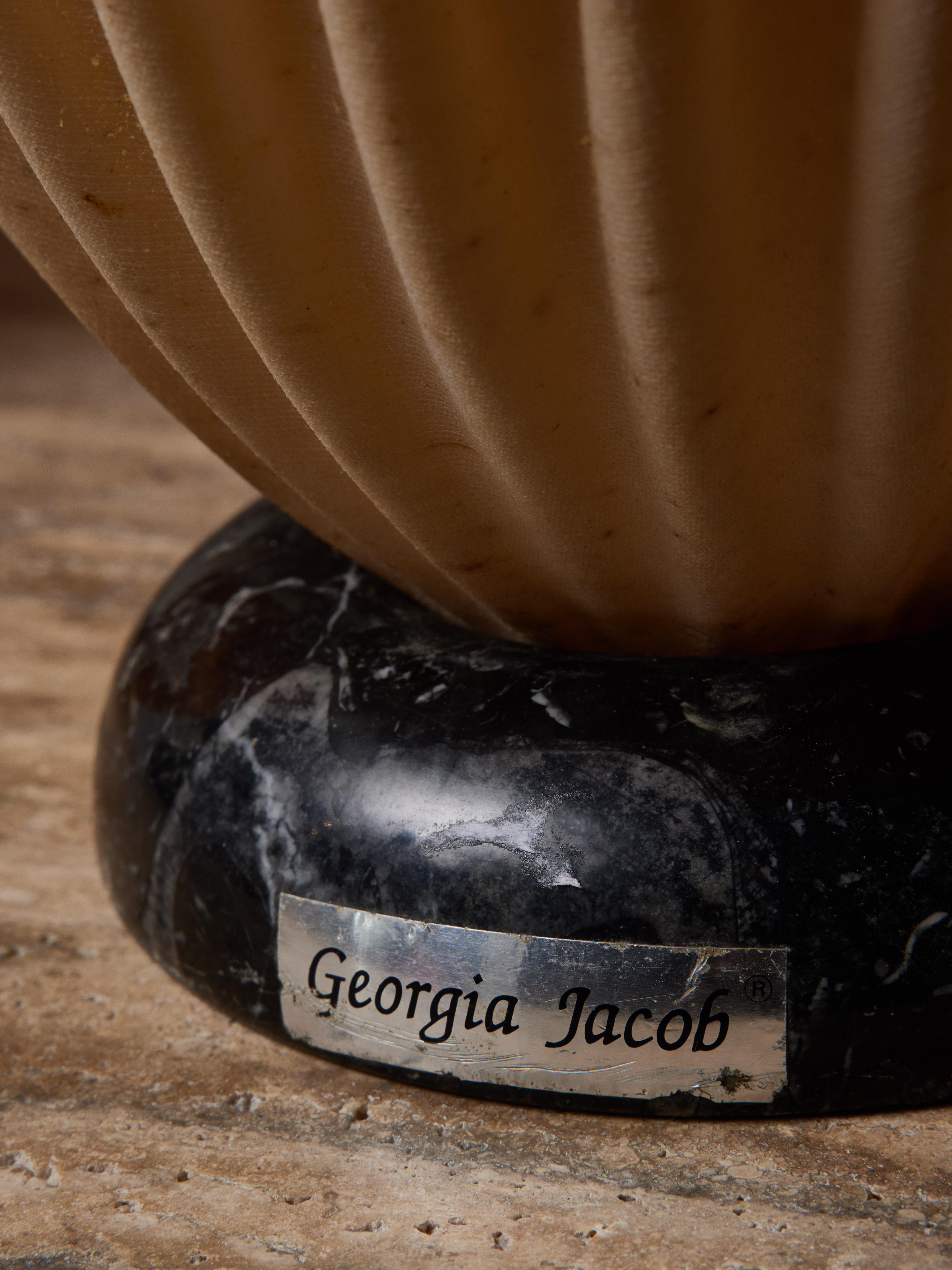 Corolle-Tischlampe von Georgie Jacob (Stoff) im Angebot