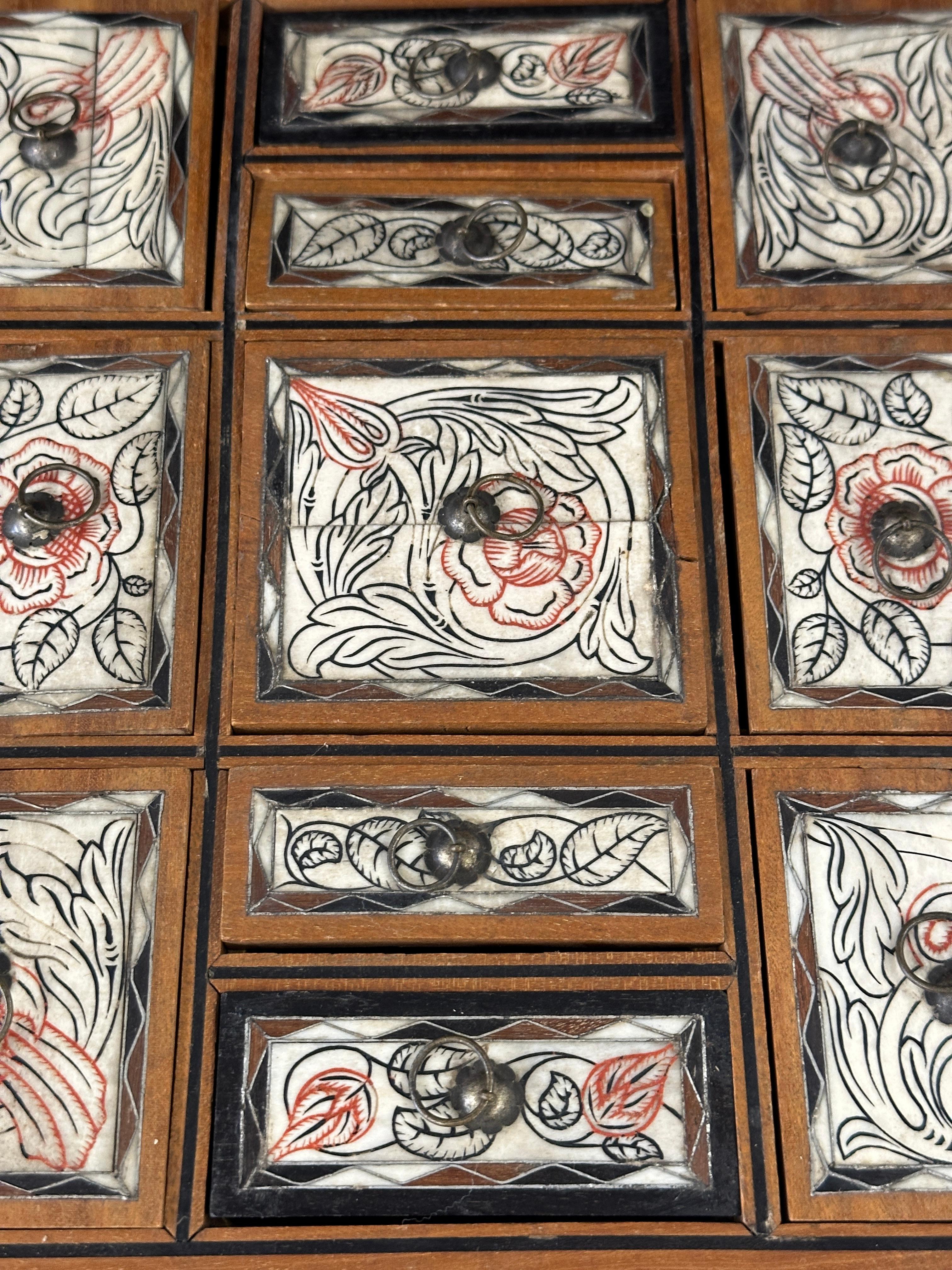 Coromandel Anglo Indian spice or Tea Box In Good Condition In Palm Springs, CA