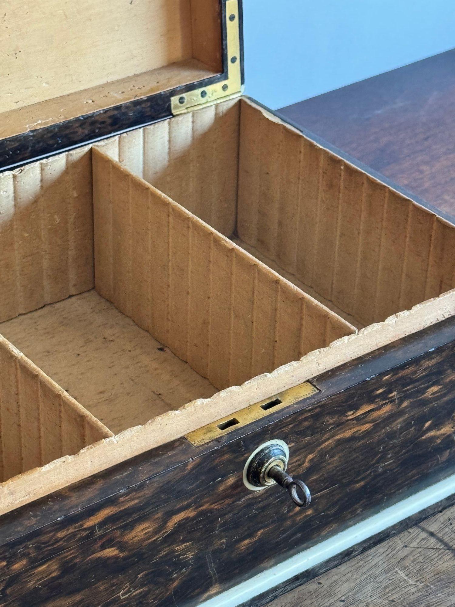 Autre Boîte Coromandel en vente