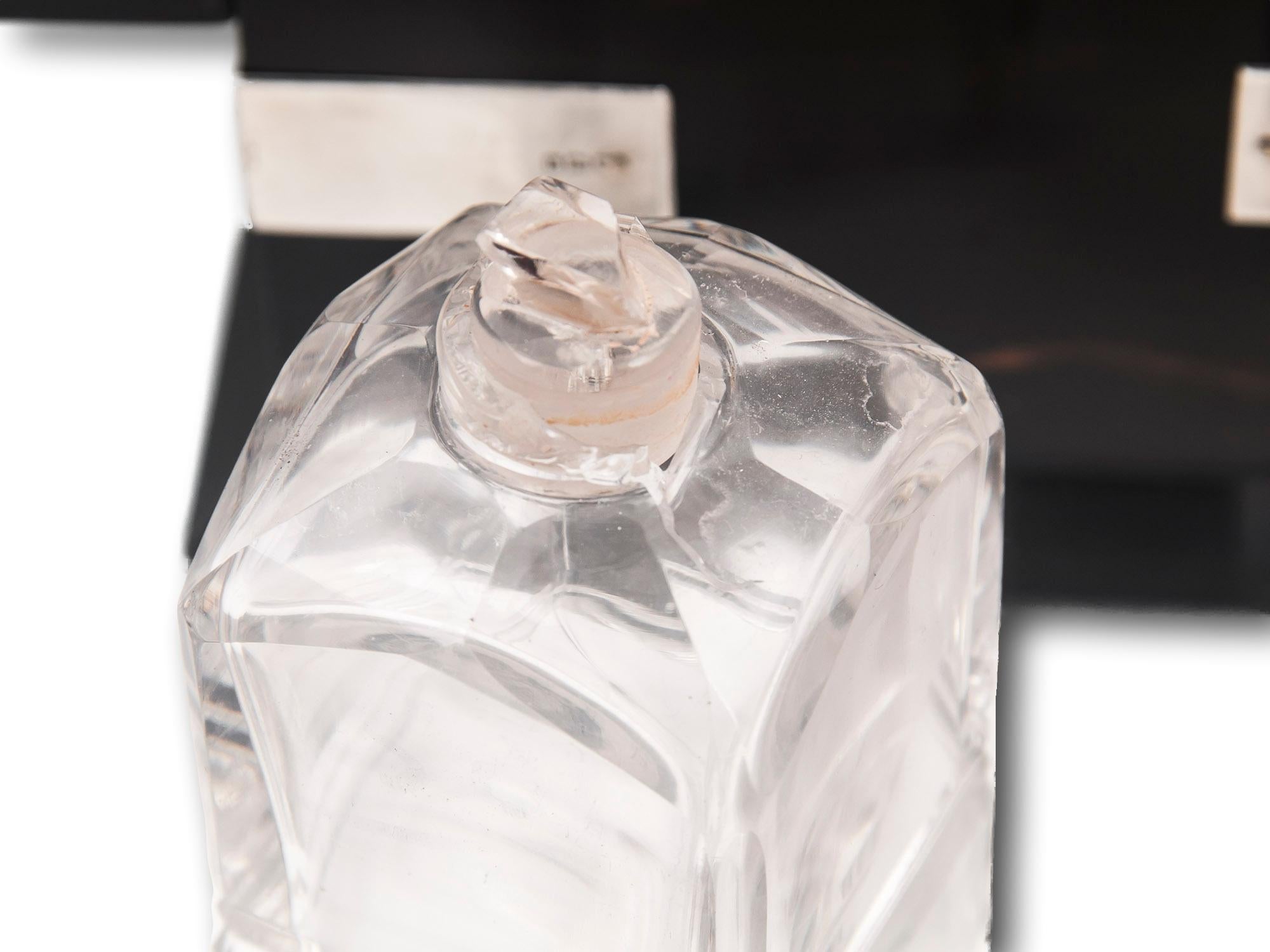 Coromandel-Schmuckkästchen mit Parfümflaschen im Angebot 2