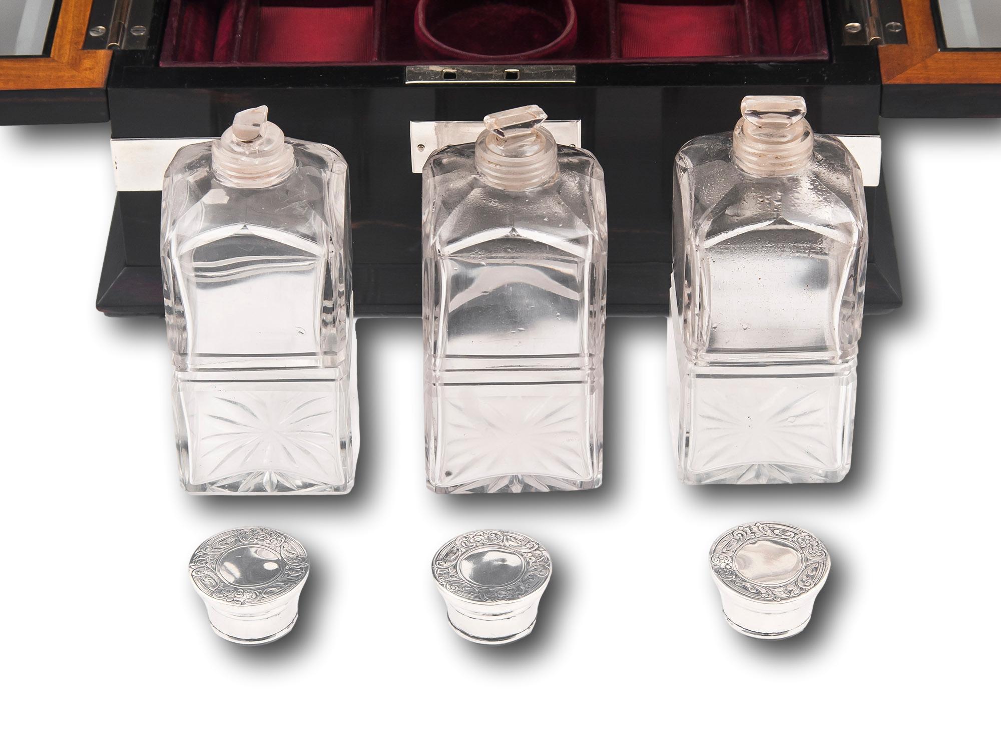 Boîte à bijoux Coromandel avec flacons de parfum en vente 1