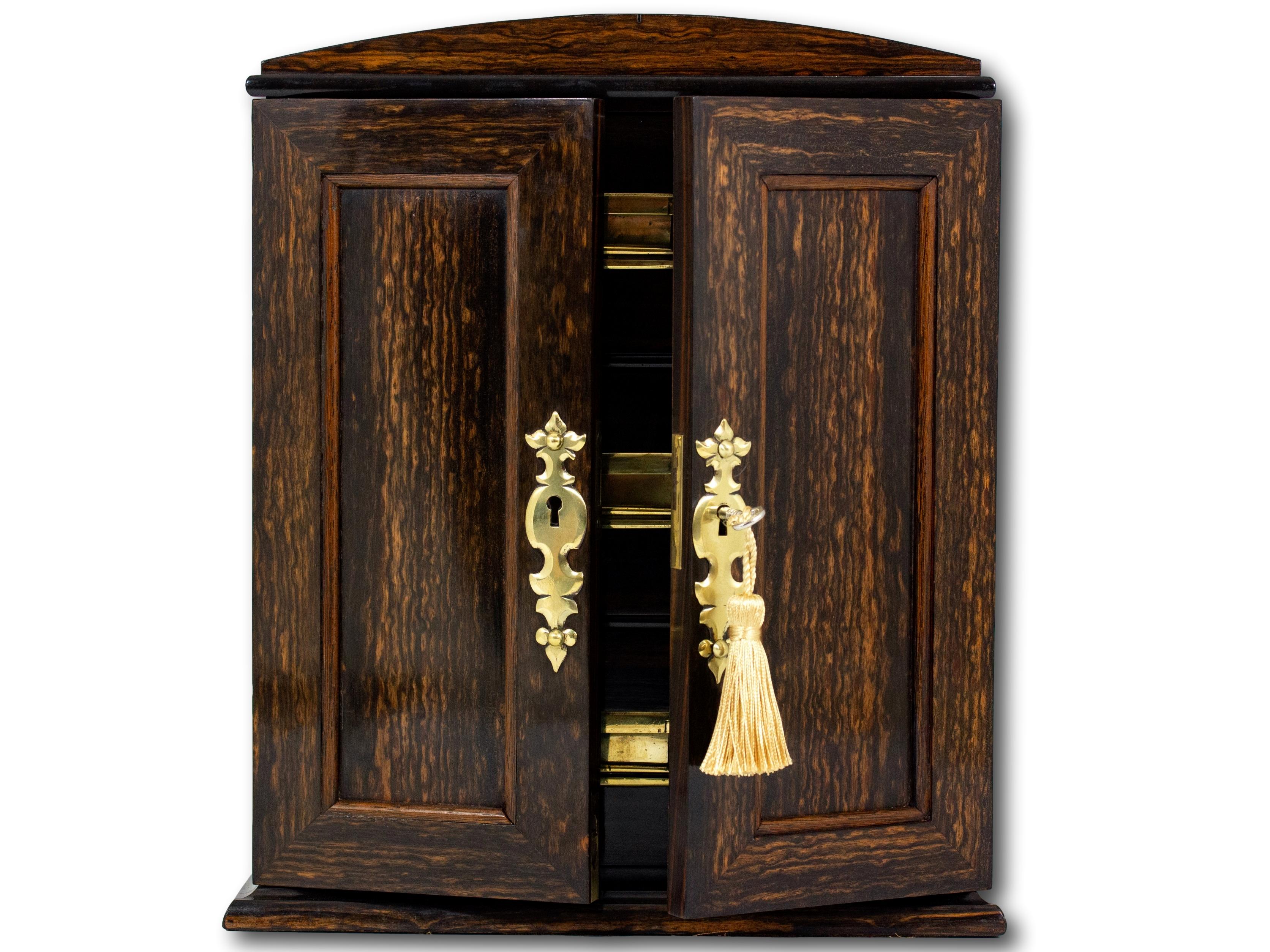 Armoire à bijoux Coromandel Betjemann & Sons (atribué) en vente 3