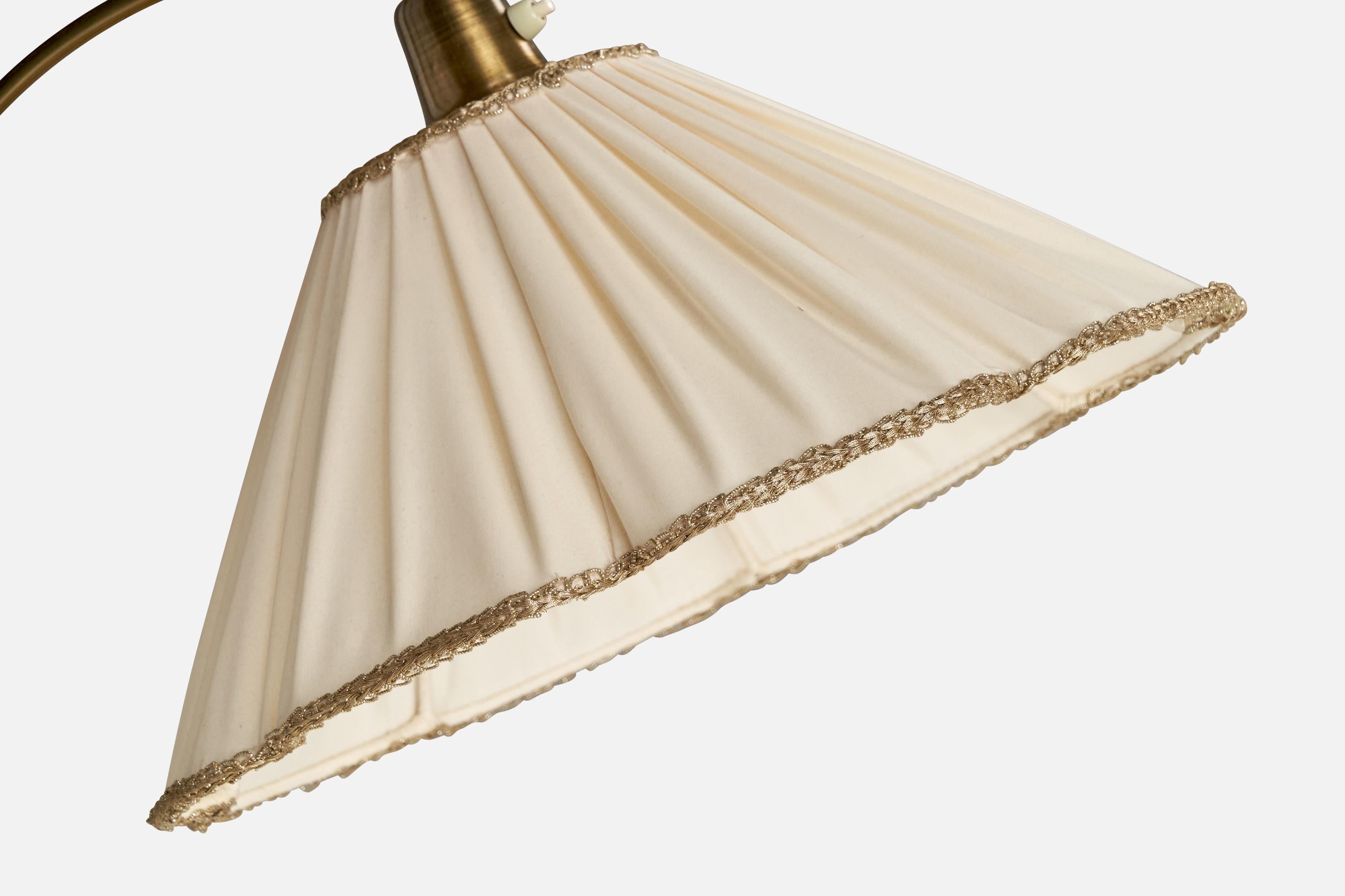 Suédois Corona Belysning, lampadaire, laiton, tissu, Suède, années 1940 en vente