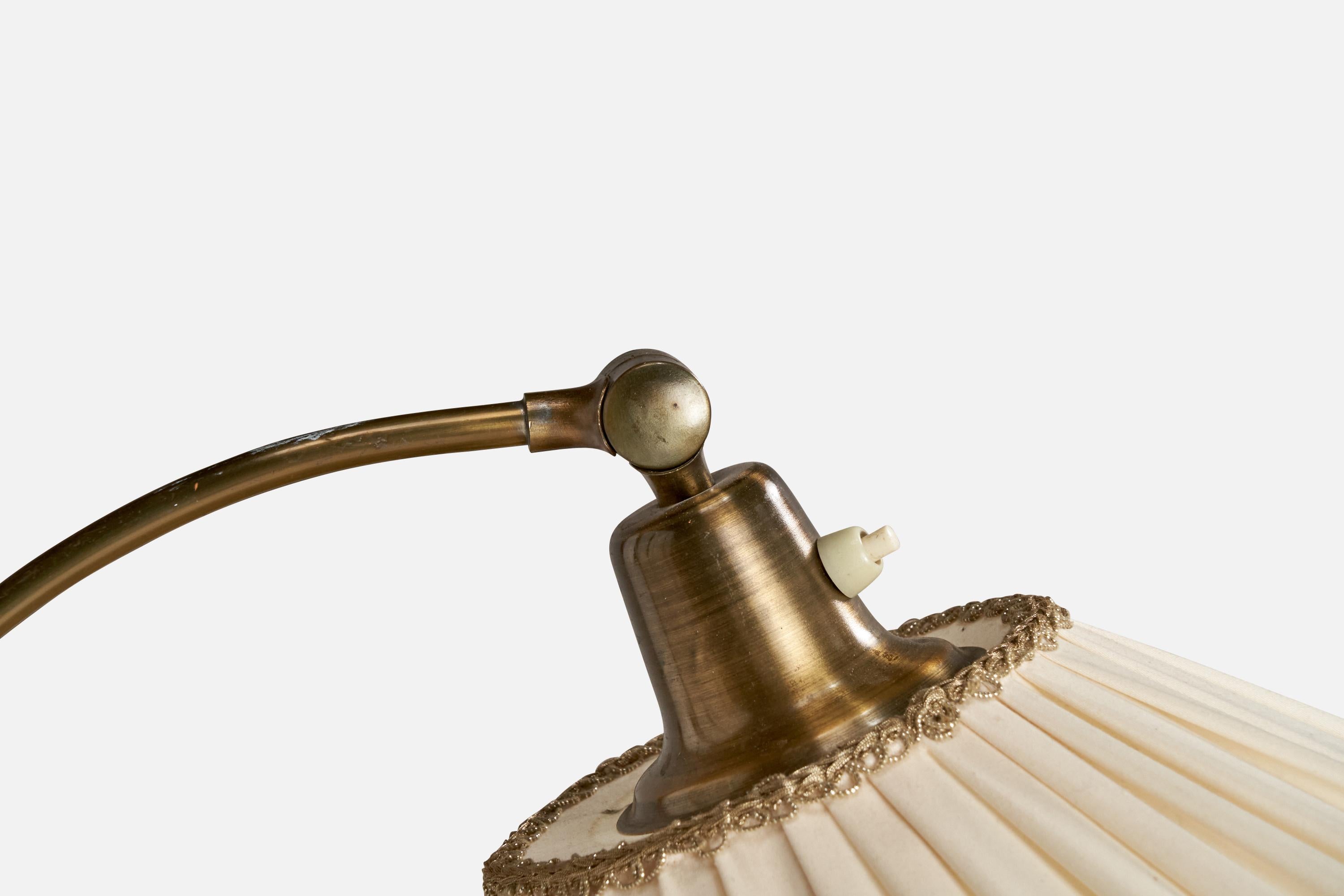 Corona Belysning, lampadaire, laiton, tissu, Suède, années 1940 Bon état - En vente à High Point, NC