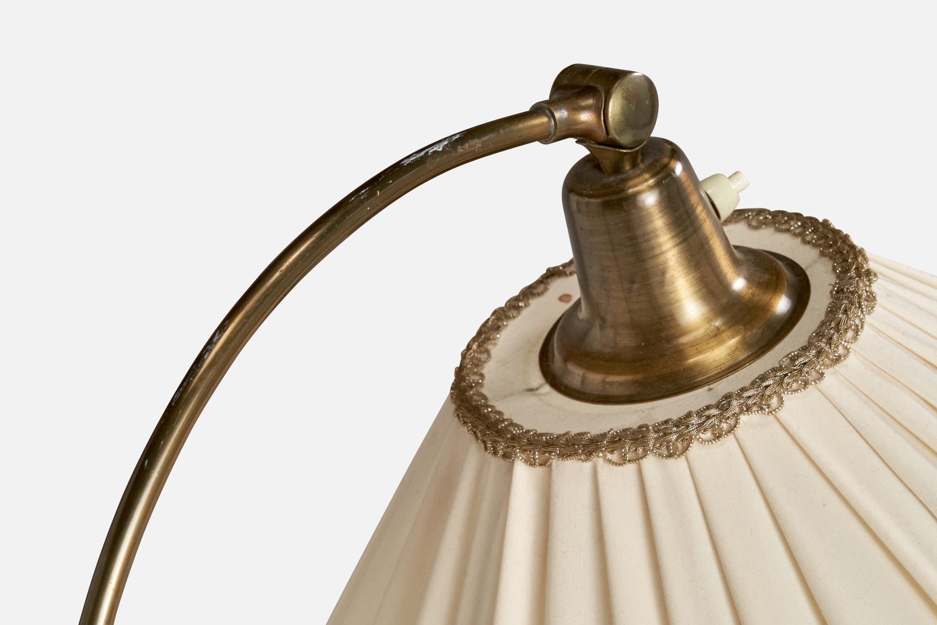 Milieu du XXe siècle Corona Belysning, lampadaire, laiton, tissu, Suède, années 1940 en vente