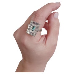 0,3 Karat Blauer Indicolith Baguetteschliff 18k Weißgold Modernist Cocktail Ring