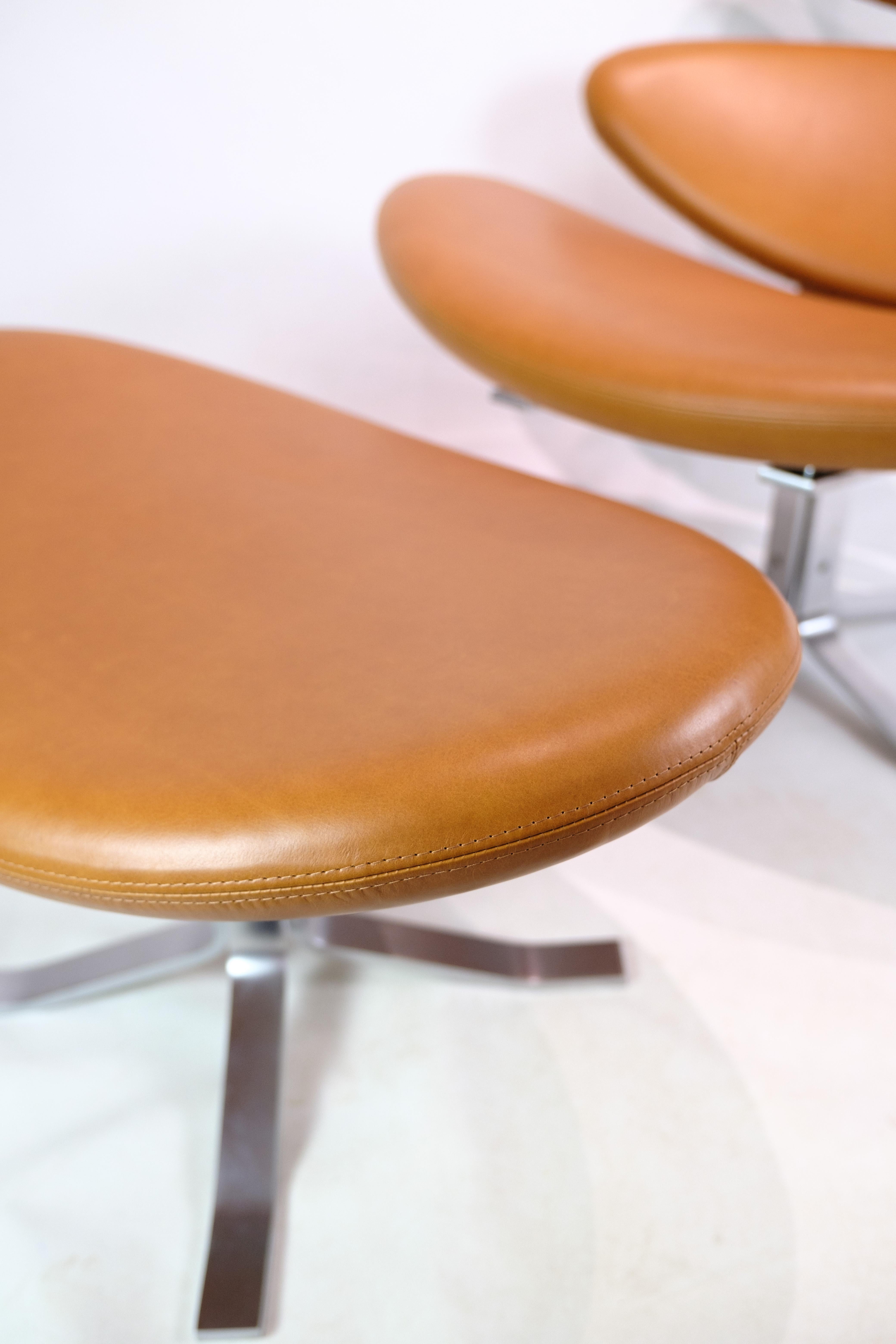 Mid-Century Modern Fauteuil Corona avec tabouret Modèle EJ5 de Poul M. Volther des années 1960