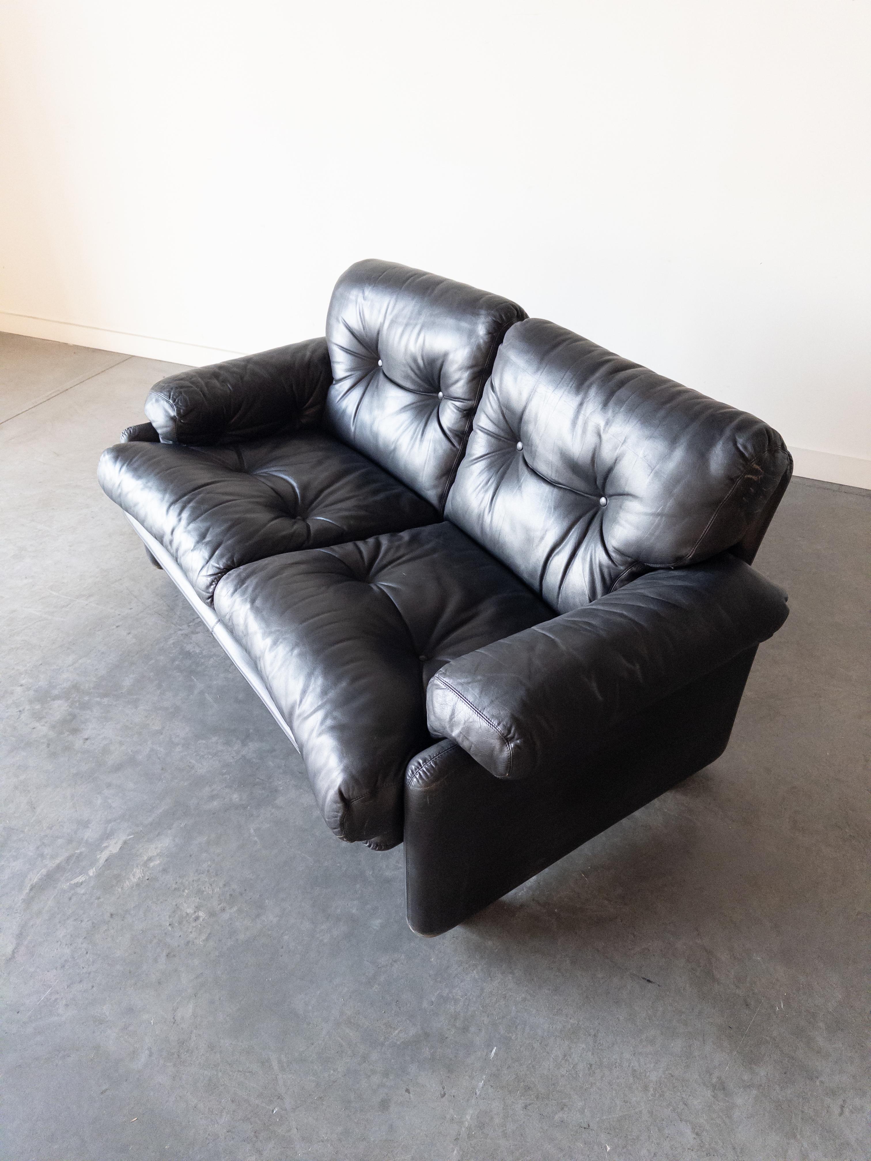 Coronado two-seater sofa by Afra and Tobia Scarpa for B&B Italia, 1960s. Sofa in original black leather and fabric tag underneath cushions.