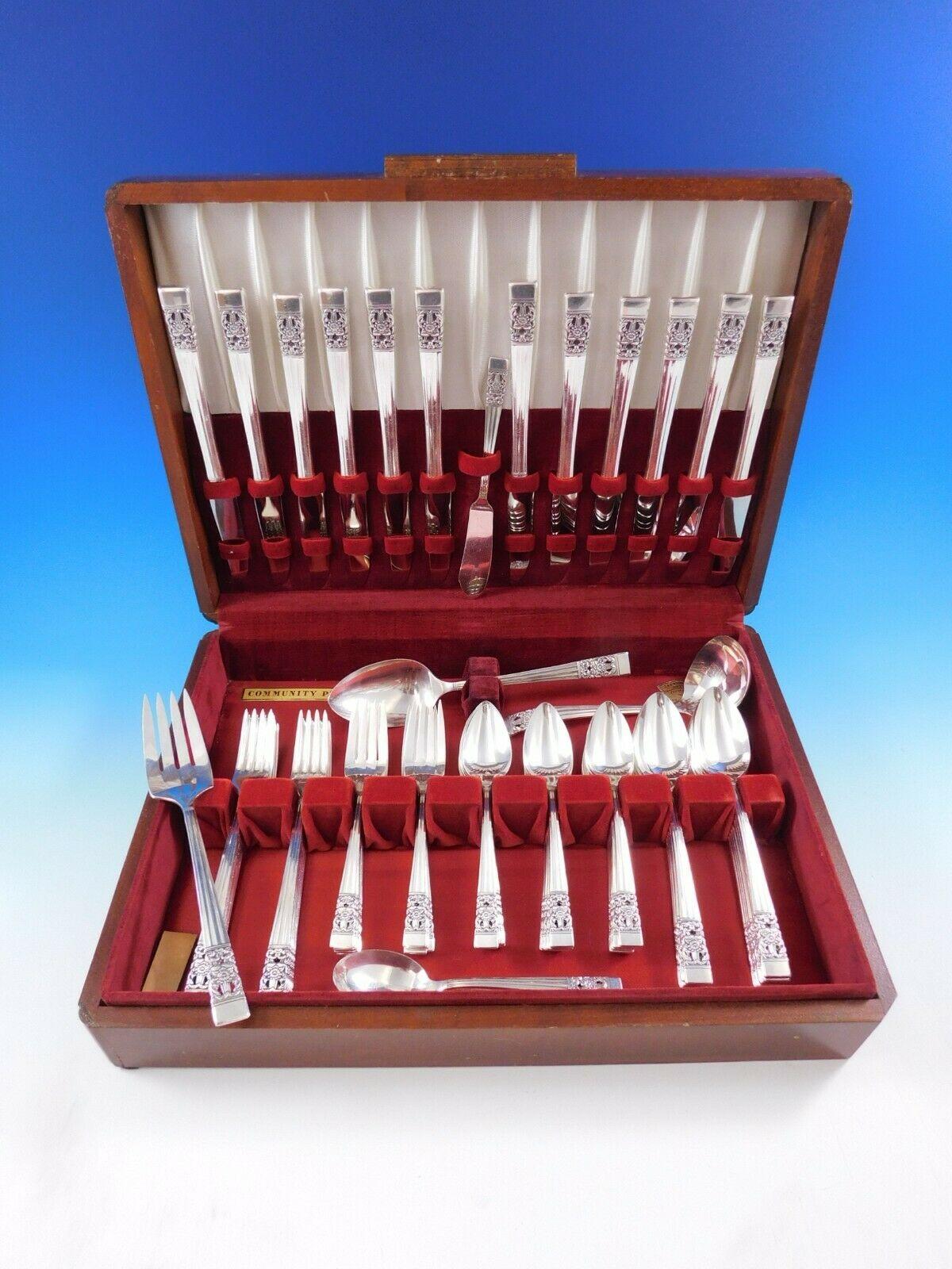 Vintage heirloom quality coronation by Community Oneida silver plate flatware set, 78 pieces. This set includes:

12 grille size knives, 8 3/8