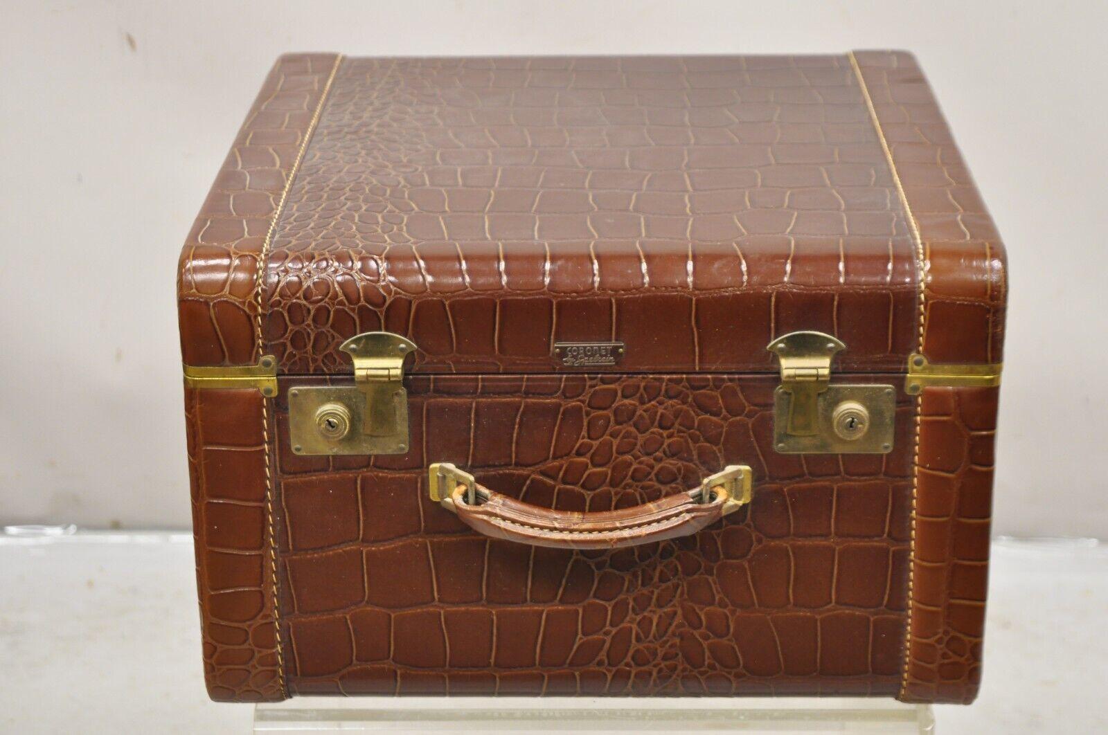 Vintage Coronet by Spelrein Brown Top Grain Cowhide Leather Croc Print Suitcase Hat Trunk. Item featured is a unique square form, original label, very nice vintage item. Circa Mid 20th Century. Measurements: 11.5