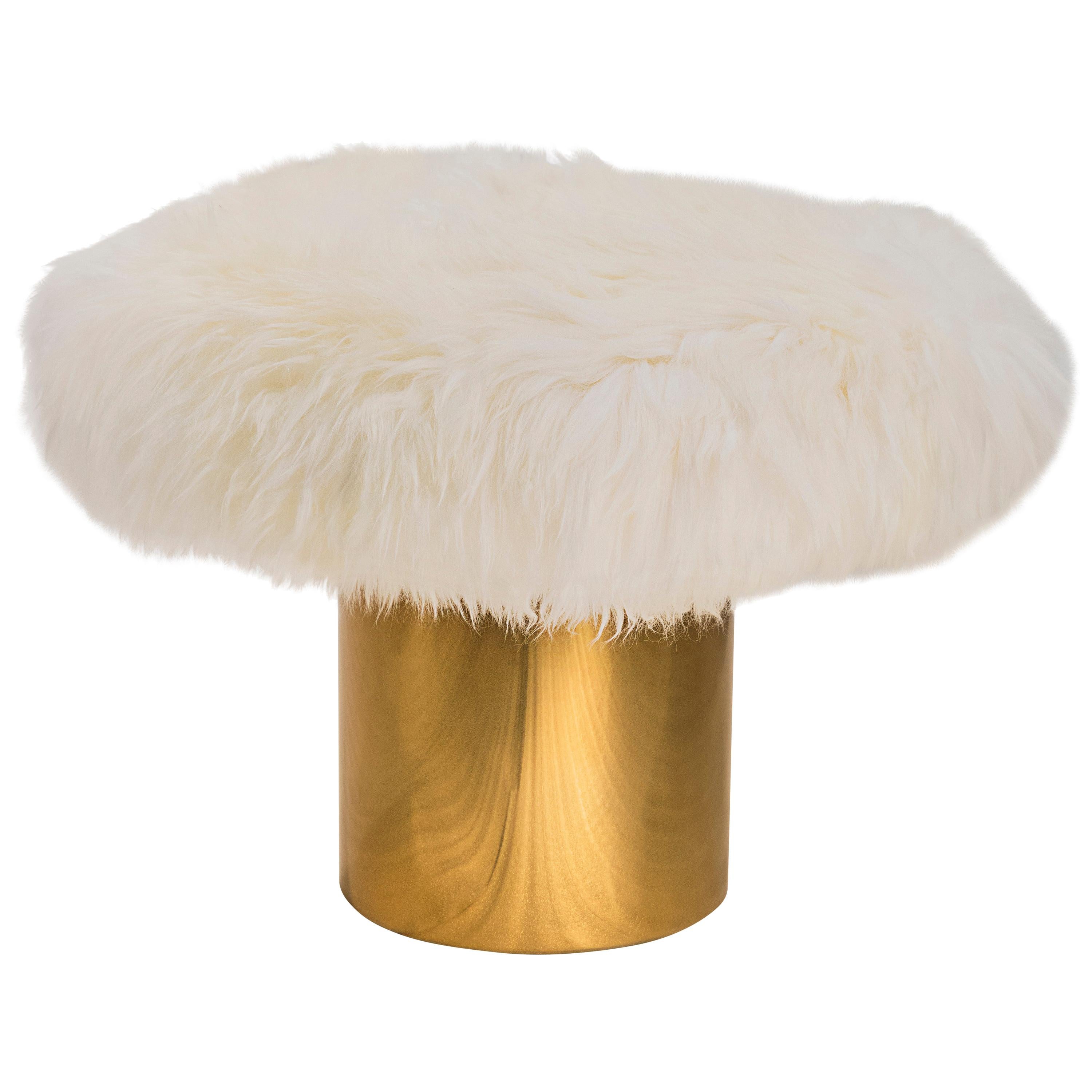 Coronum Großer Couchtisch aus Schafsleder mit goldener Kappe von Artefatto Design Studio im Angebot