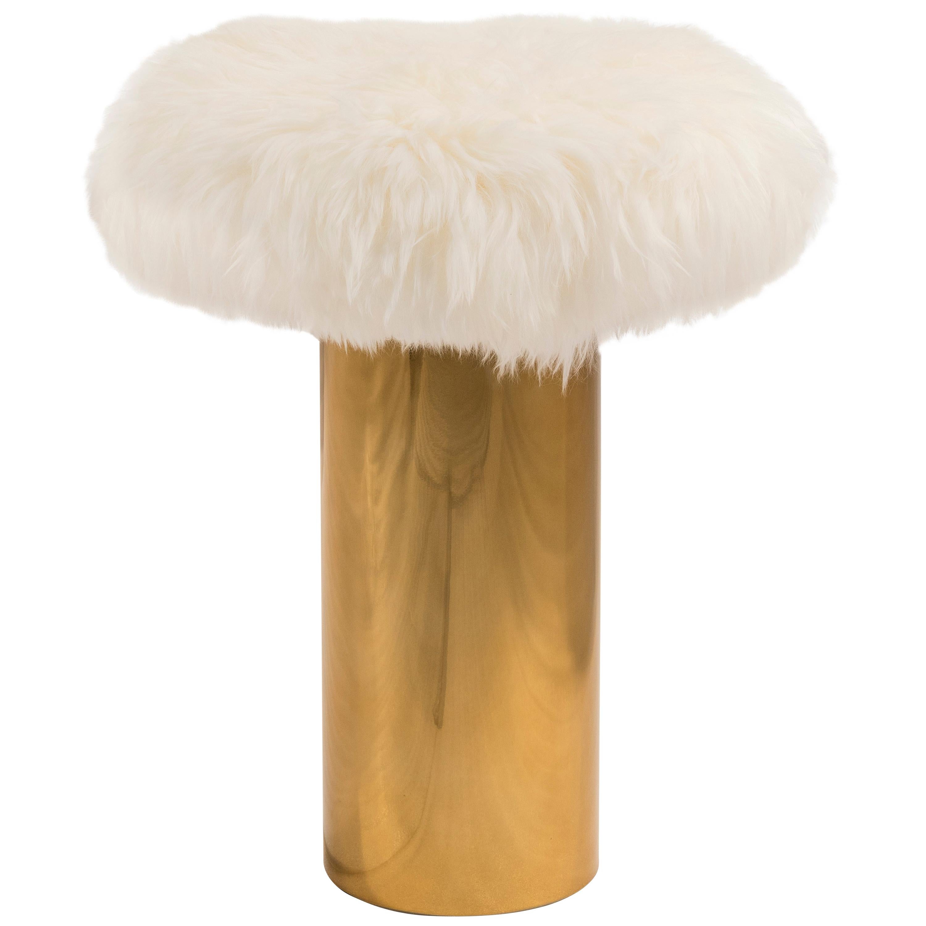 Coronum Kleiner Couchtisch aus Schafsleder mit goldener Kappe by Artefatto Design Studio im Angebot