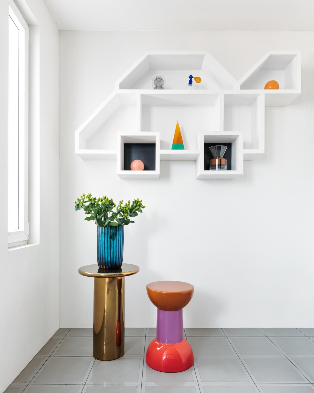 Indien Coronum Petite table basse en or par Artefatto Design Studio en vente