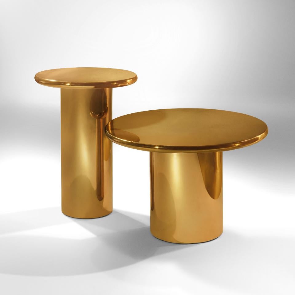 Indien Coronum Petite table basse en peau de mouton capée en or par Artefatto Design Studio en vente