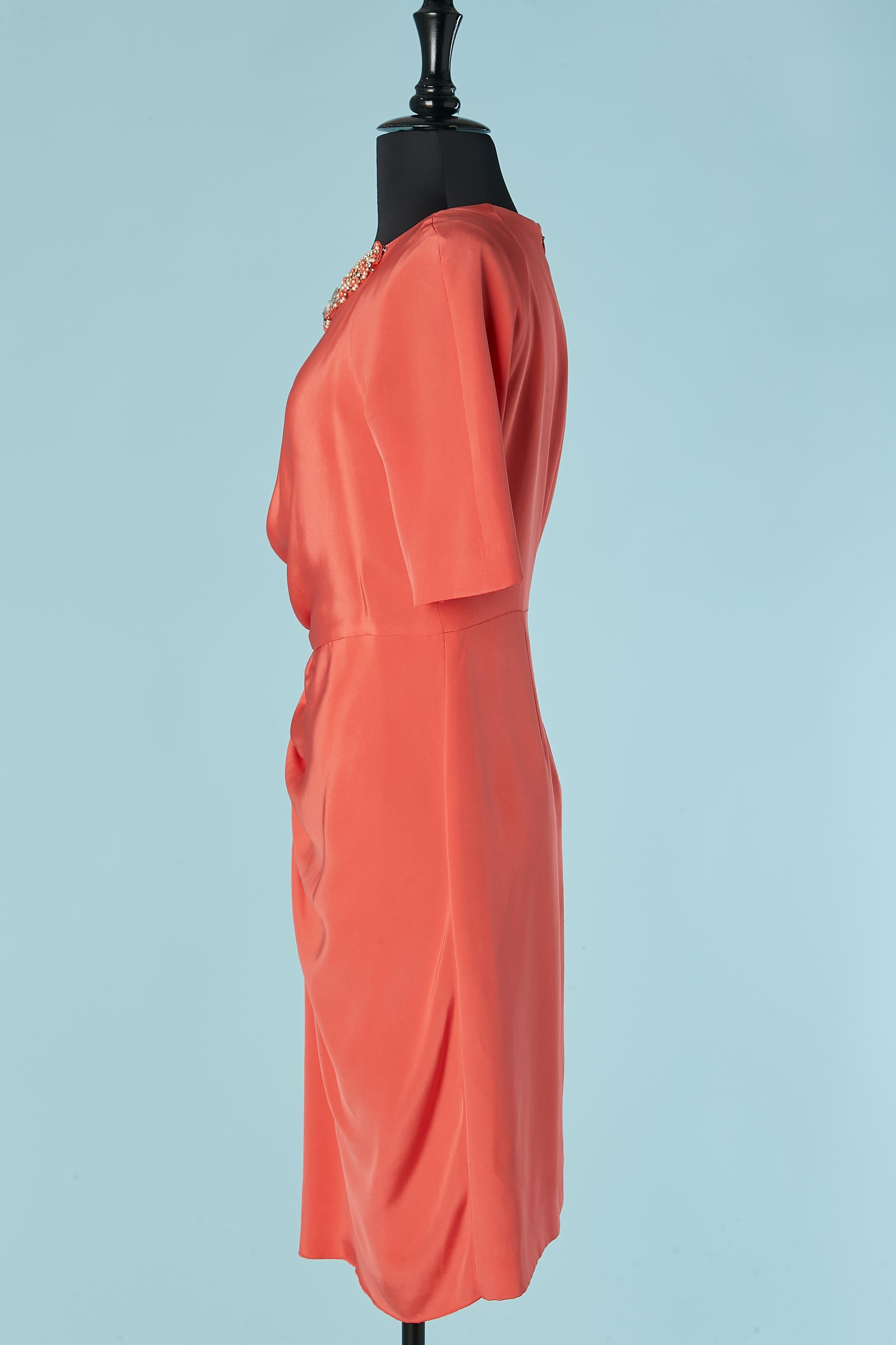 Robe de cocktail en corail avec encolure en strass BLUMARINE en vente 1
