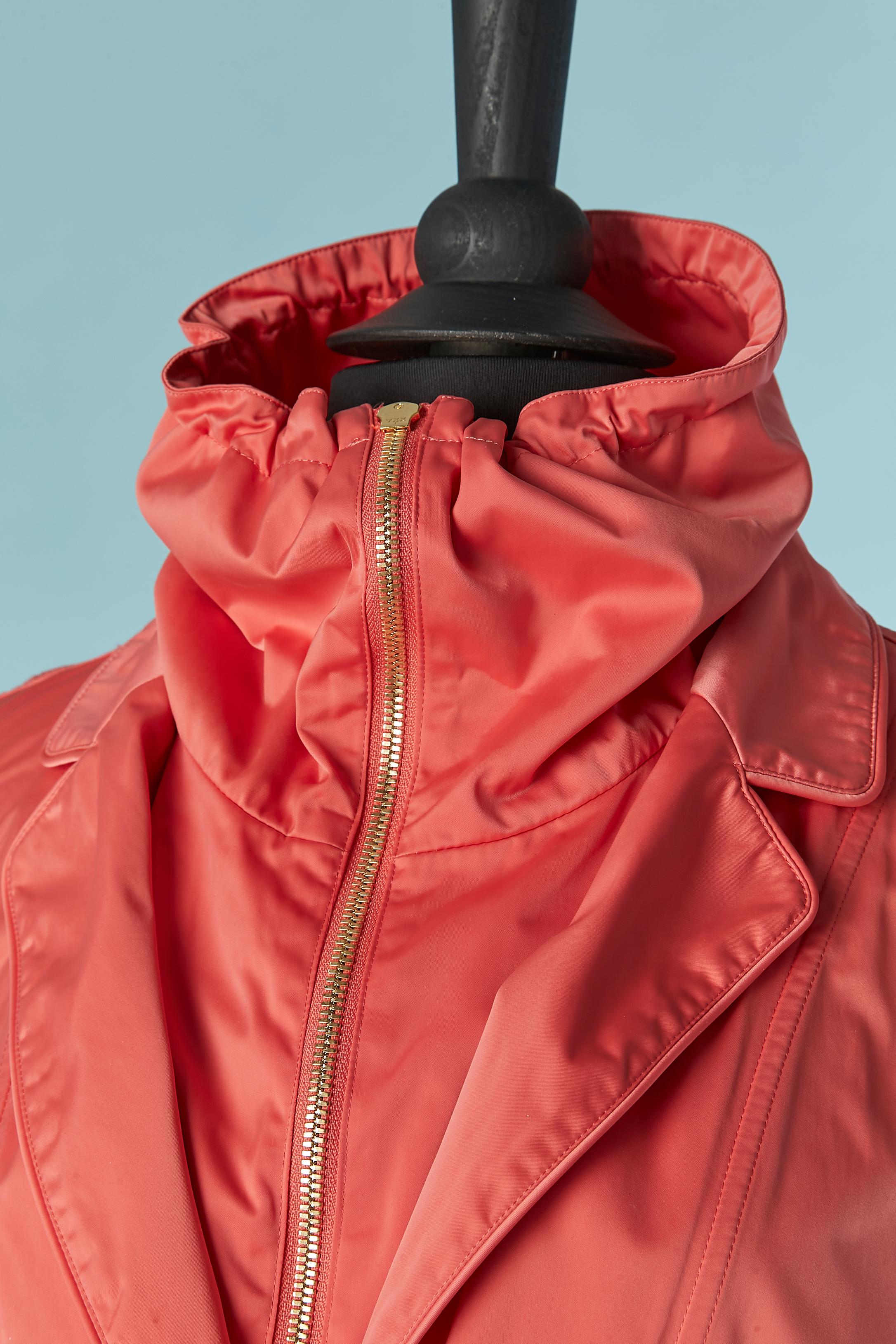 Corral parka-jacket. Fabric composition: 100% polyester. Detachable collar with zip, drawstring on the collar. Button and buttonhole closure on the middle front. Pocket on both side with zip closure. Drawstring on waist. 
SIZE 42 / L 