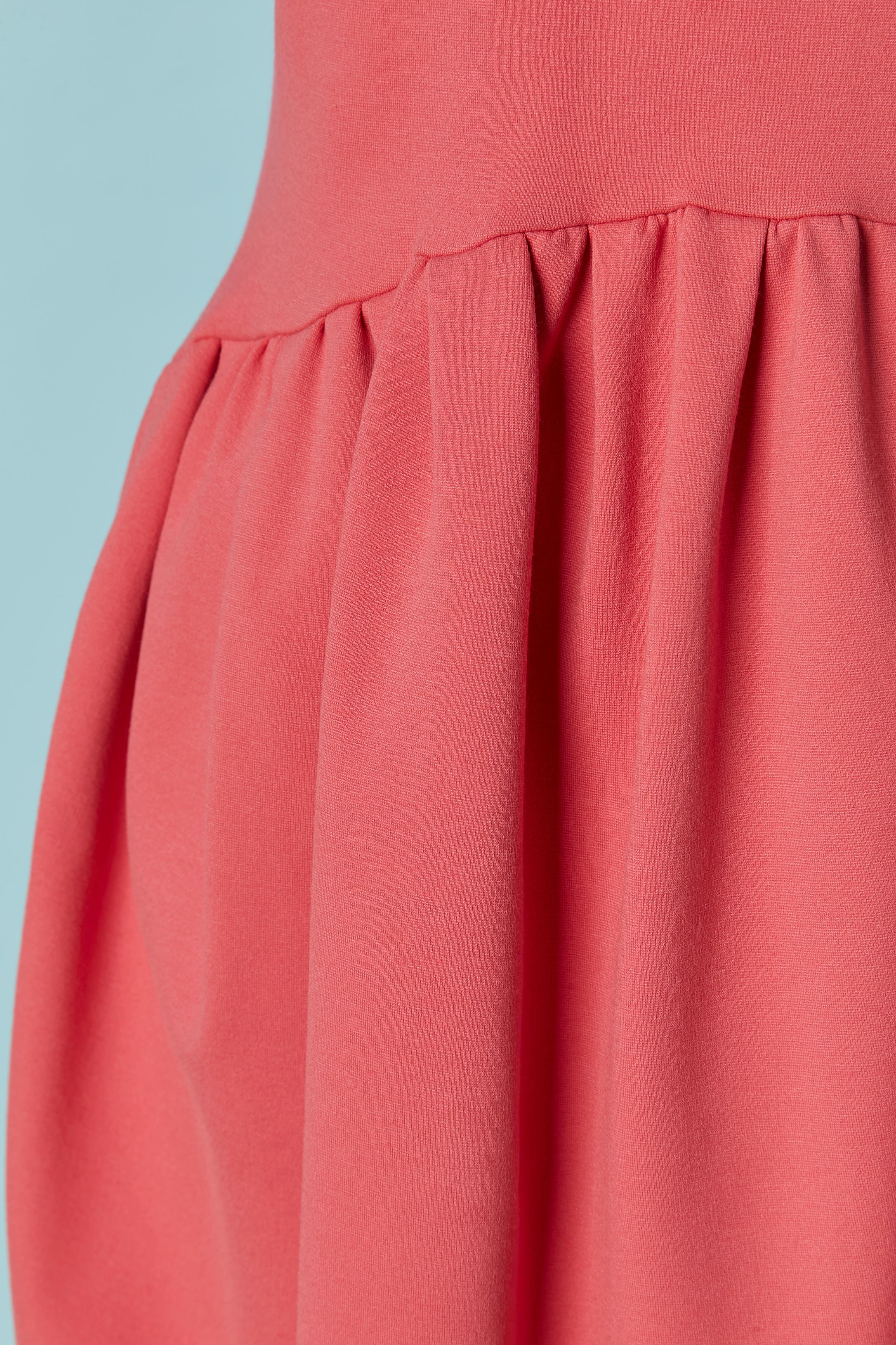 Corral pink jersey cocktail dress. Fabric composition: 84% rayon, 11% nylon, 5% elastane. No lining. Bow on the top middle back. 
SIZE M 
