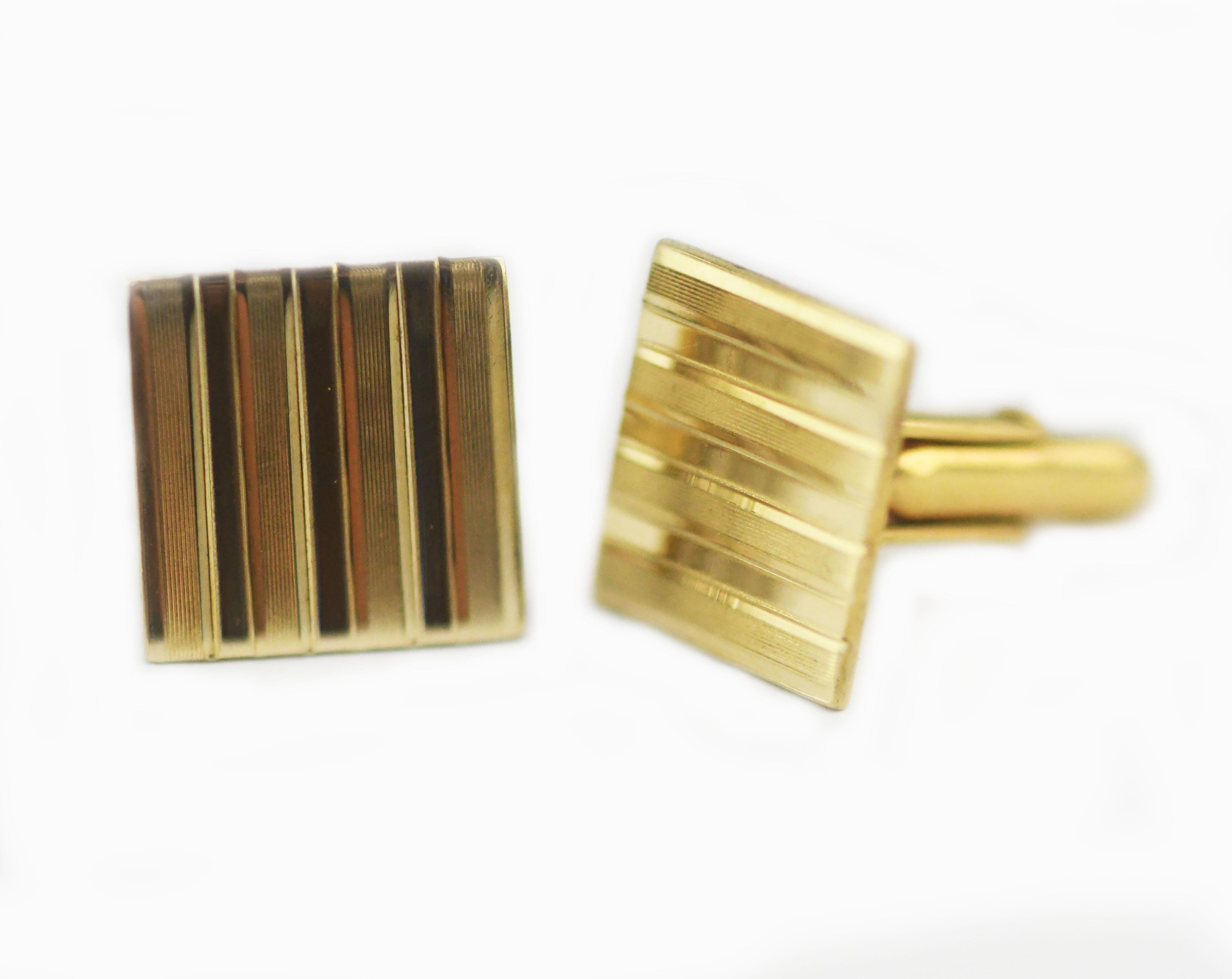 Contemporary Correct D&B Dolan Bullock 14 Karat Gold Pin Striped Style Square Cufflinks For Sale