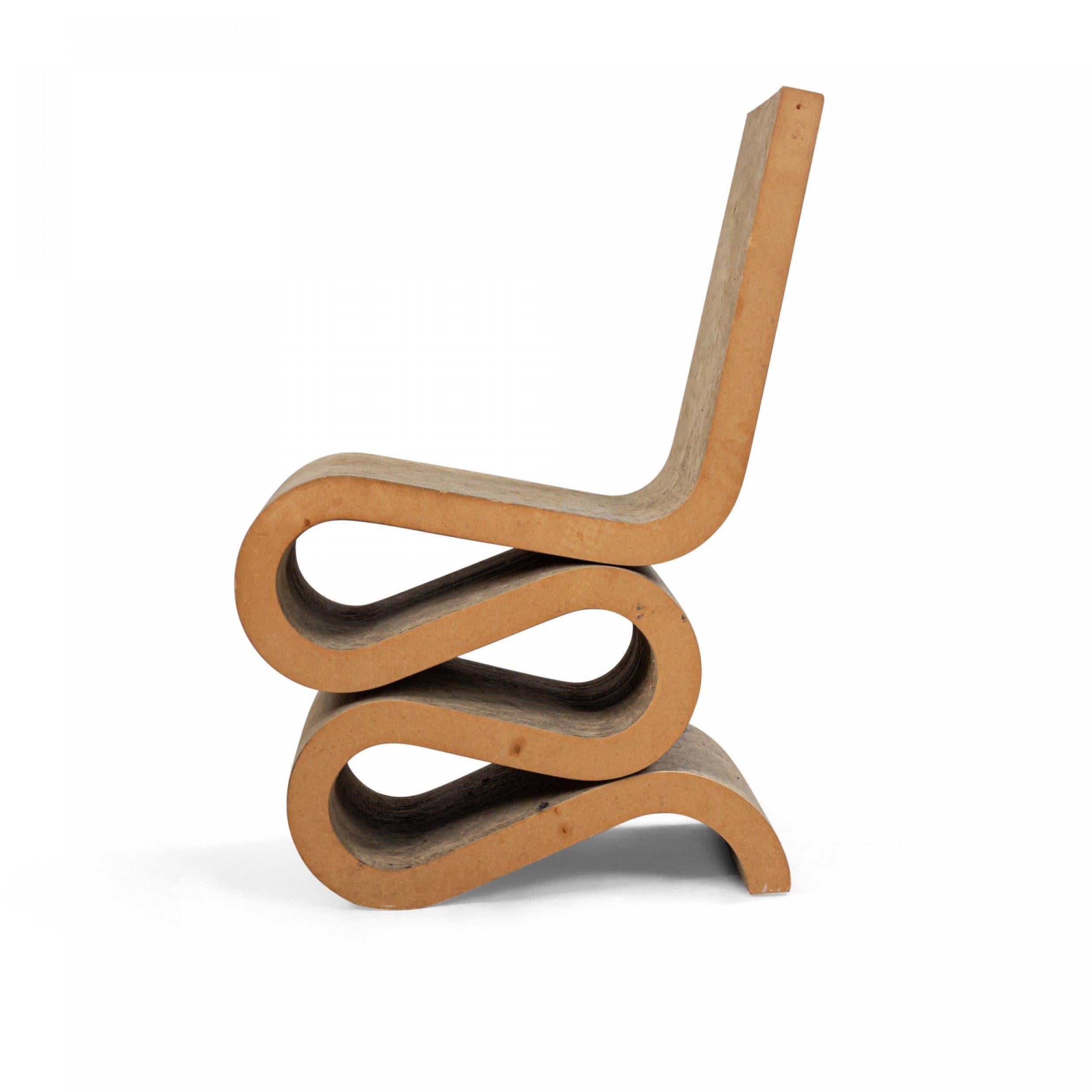 Chaise roulante en carton ondulé Bon état - En vente à Queens, NY