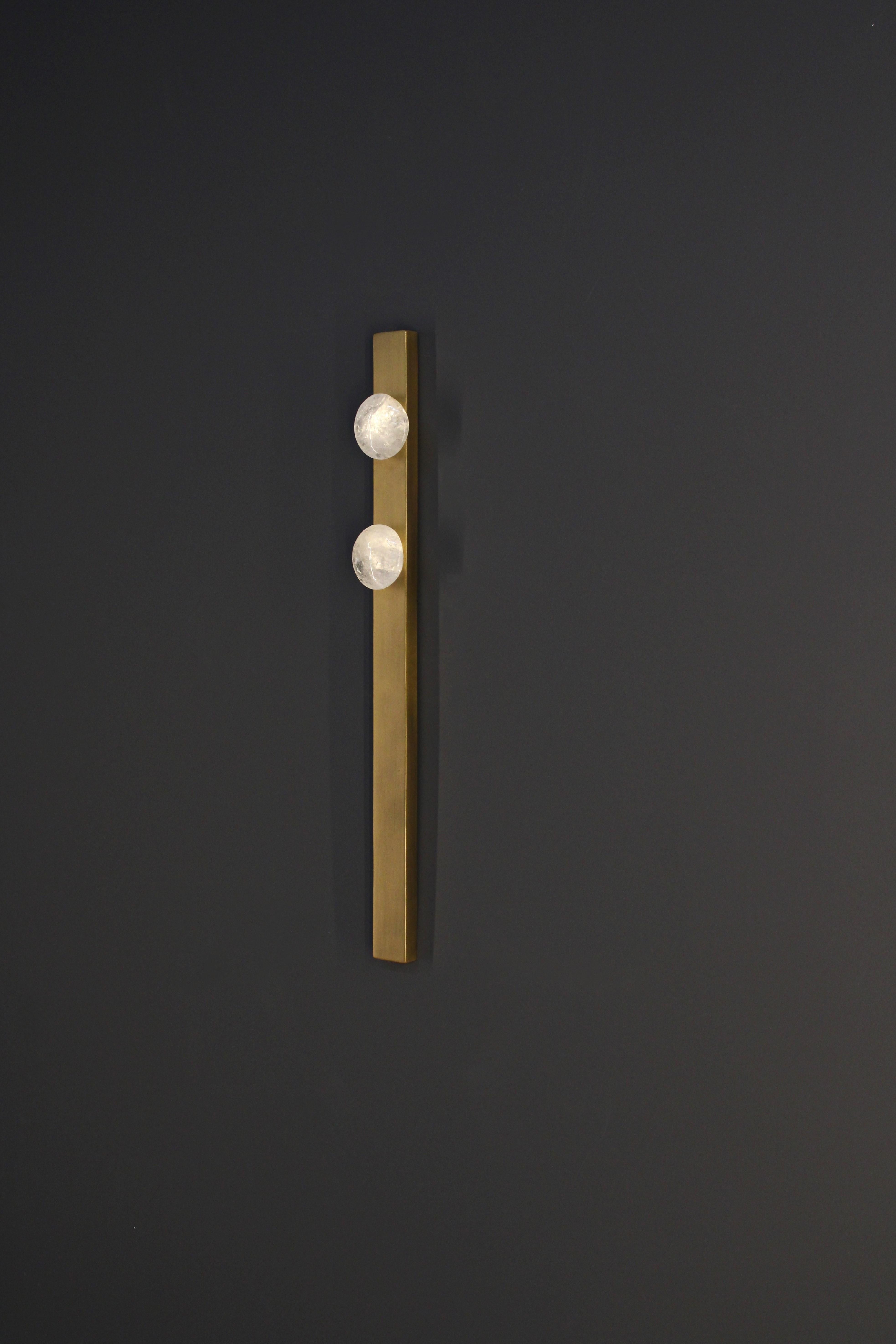 Lámpara de pared Corsica I by Aver
Dimensiones: P 6,5 x An 6 x Al 90 cm 
Materiales: Vidrio soplado a mano, metal, cristales y cuarzo blanco.

Disponible en distintos acabados. Todas nuestras lámparas pueden cablearse según cada país. Si se vende a