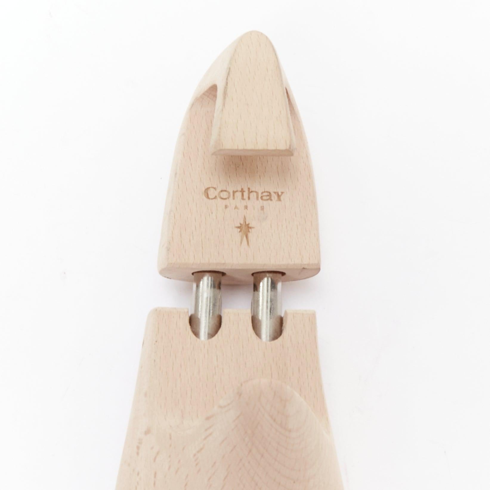 CORTHAY beige Holzlogo Schuhspanner Paar UK8 EU42 im Angebot 1