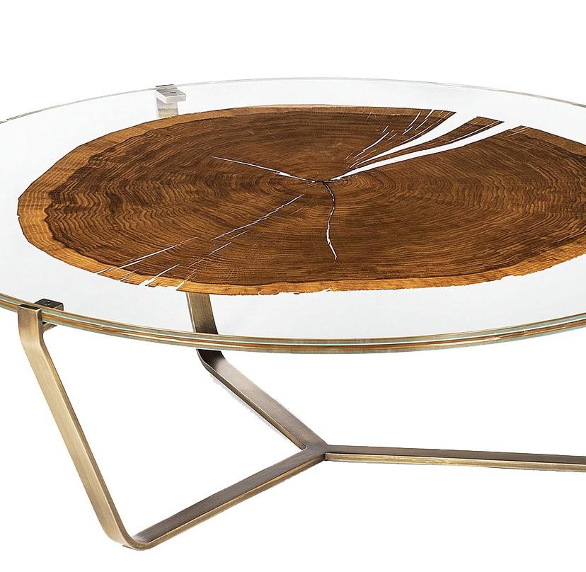 This elegant and sophisticated coffee table is part of the glass and wood collection and it can stand alone, as a striking piece of contemporary decor, or it can be paired with the Cortina tall coffee table, for a dramatic effect. The table is made