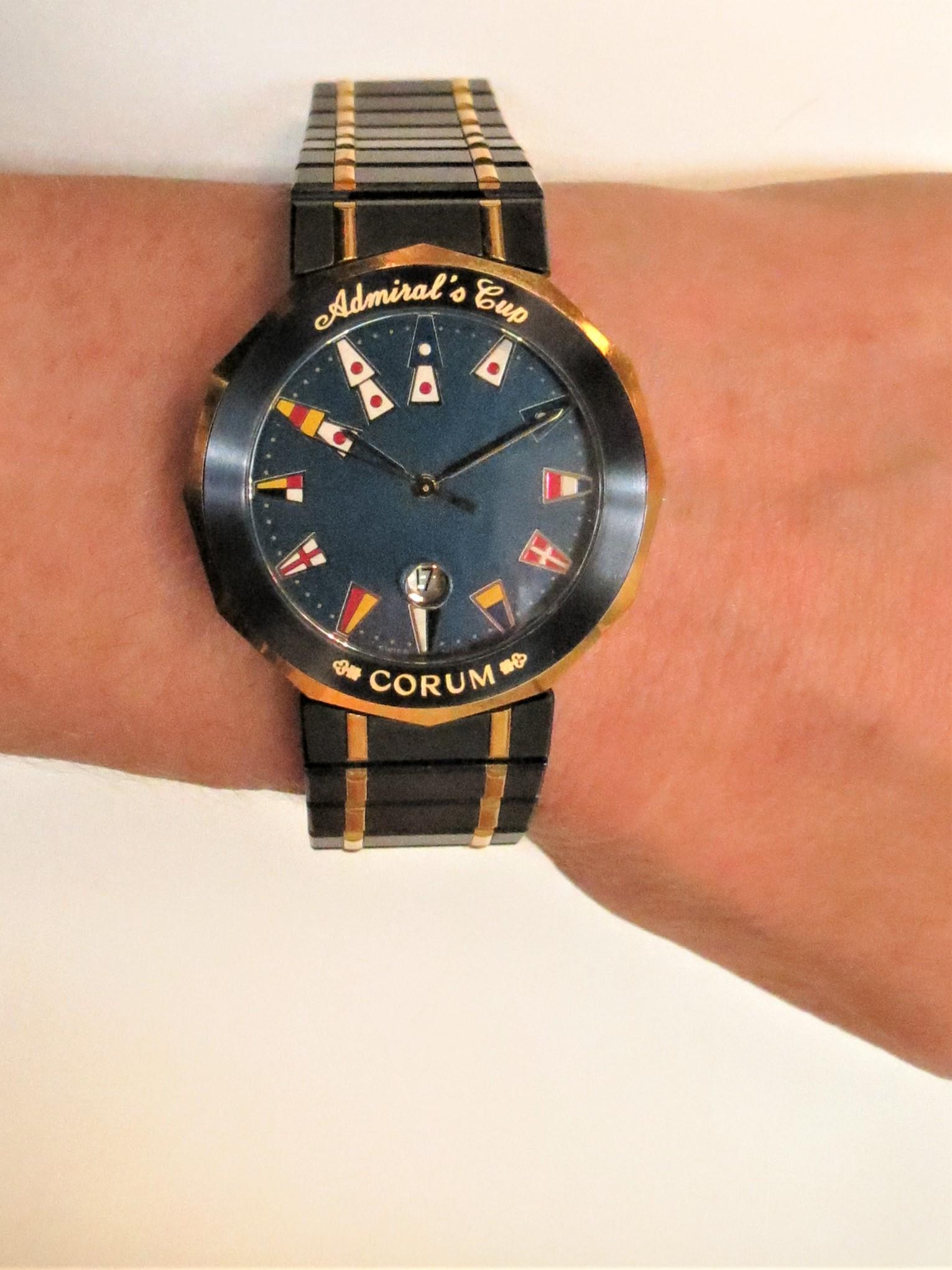 Corum, Quarz-Armbanduhr „Admirals Cup“ aus 18 Karat Gelbgold und Stahl für Damen oder Herren im Angebot