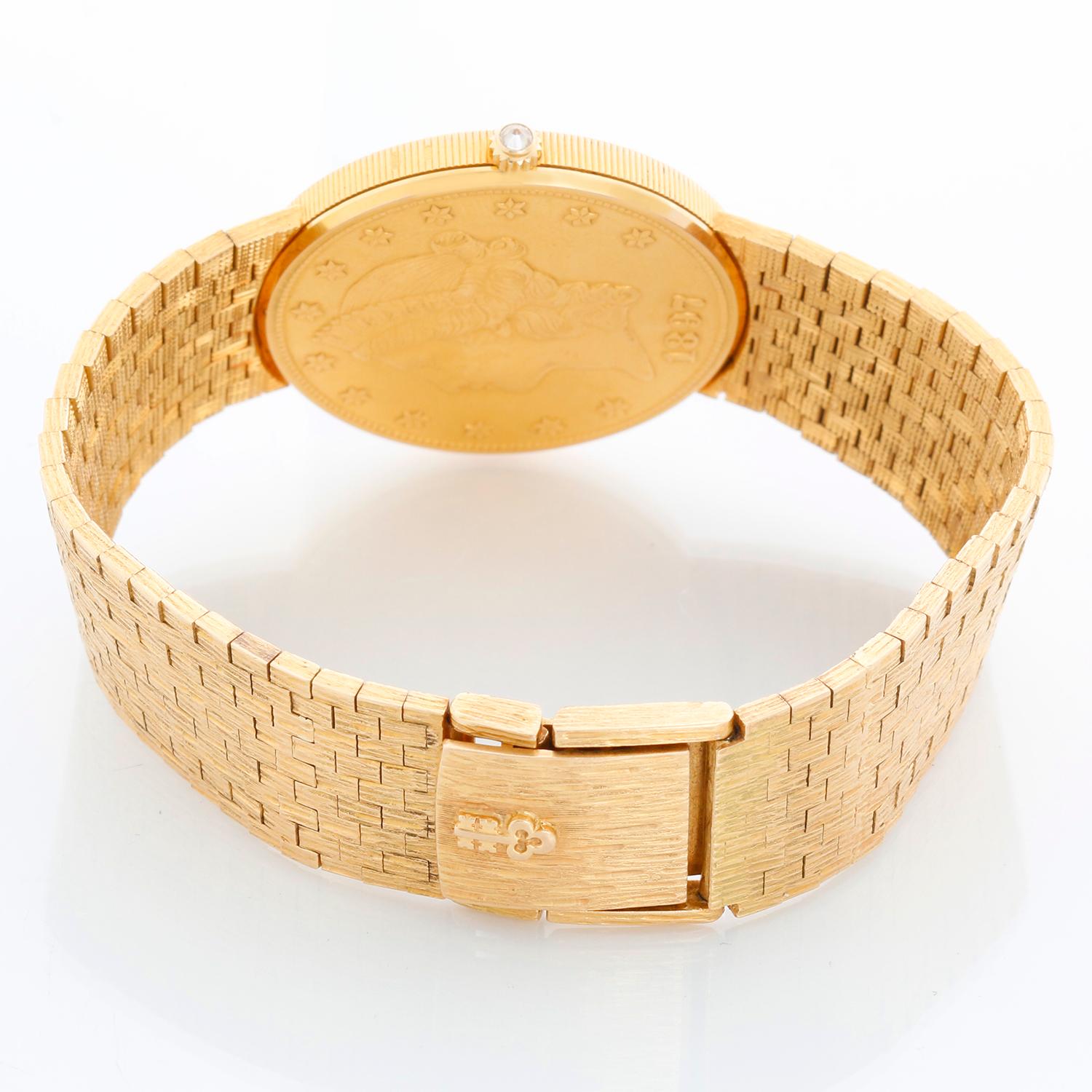 Montre en or Corum 1897 U.S. Twenty Dollar Liberty - Quartz. Pièce de vingt dollars. U. S. Twenty Dollar 1897 Liberty Gold Piece (35 mm). U. Vingt Dollar 1899 Liberty Gold Piece avec couronne sertie de diamants. Le bracelet en or jaune 18 carats