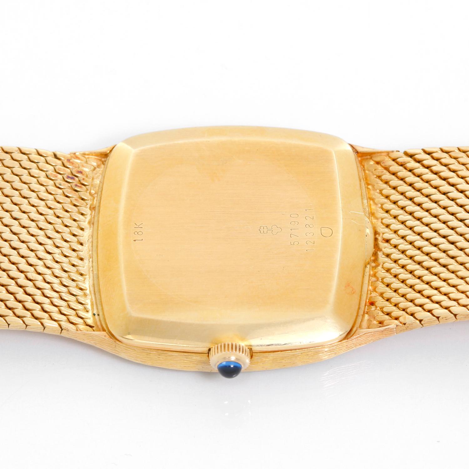 Corum Classique 18 Karat Yellow Gold Watch In Excellent Condition In Dallas, TX