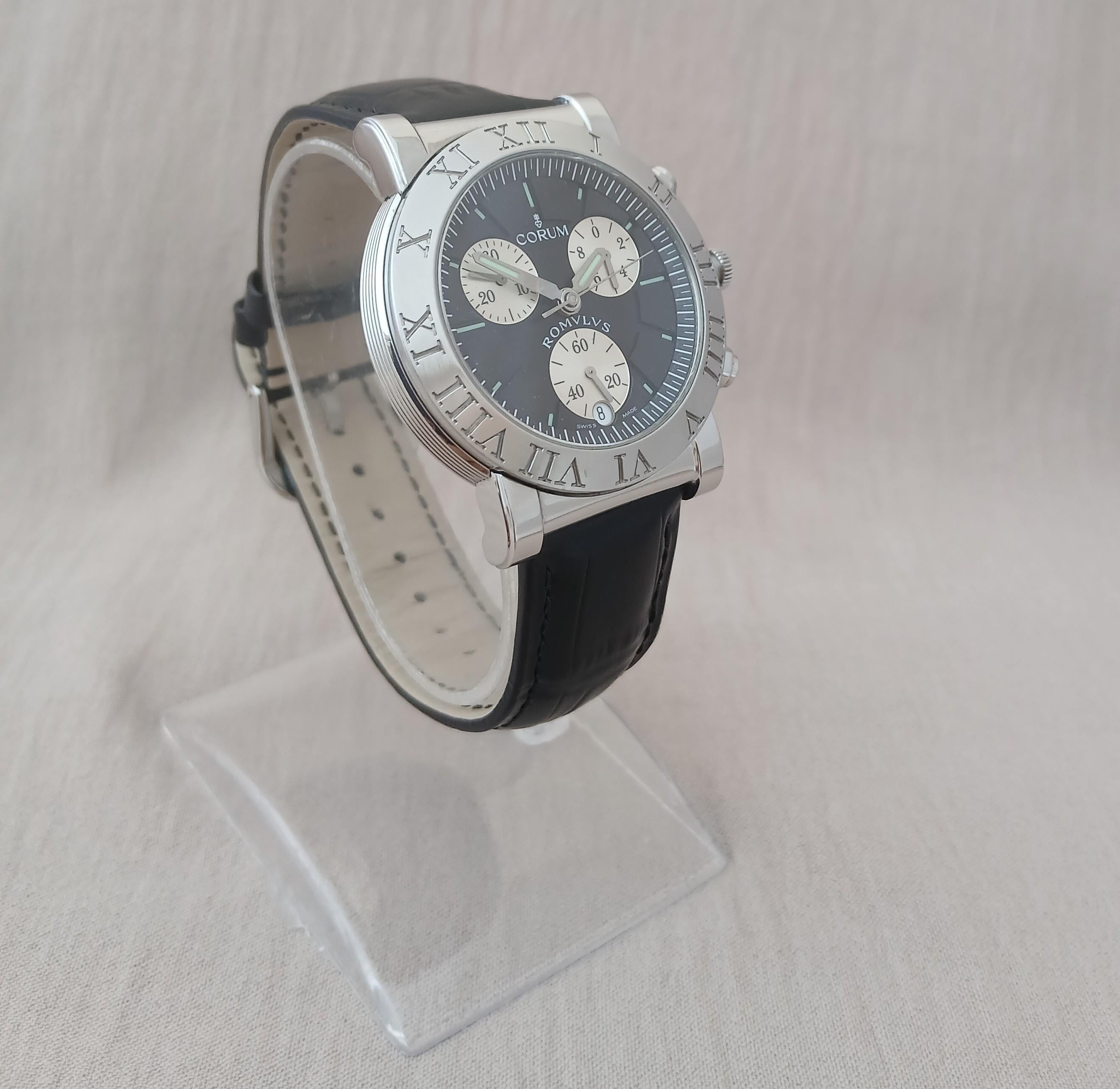 Marca: Corum

Model No: Romvlvs

Número de referencia: 285.701.20

País de fabricación: Suiza

Movimiento: Automático

Material de la caja: Acero inoxidable

Medidas : Anchura de la caja: 37 mm. (sin corona)

Tipo de banda : Acero inoxidable

Estado