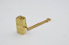 Orologio Corum Bracciale Charm Secret Opening in oro giallo con zaffiro 1970