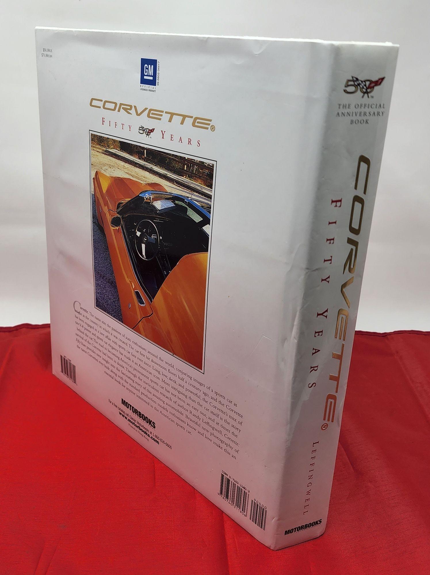 Classique américain Livre à couverture rigide Corvette Fifty Years de Randy Leffingwell 2002 en vente