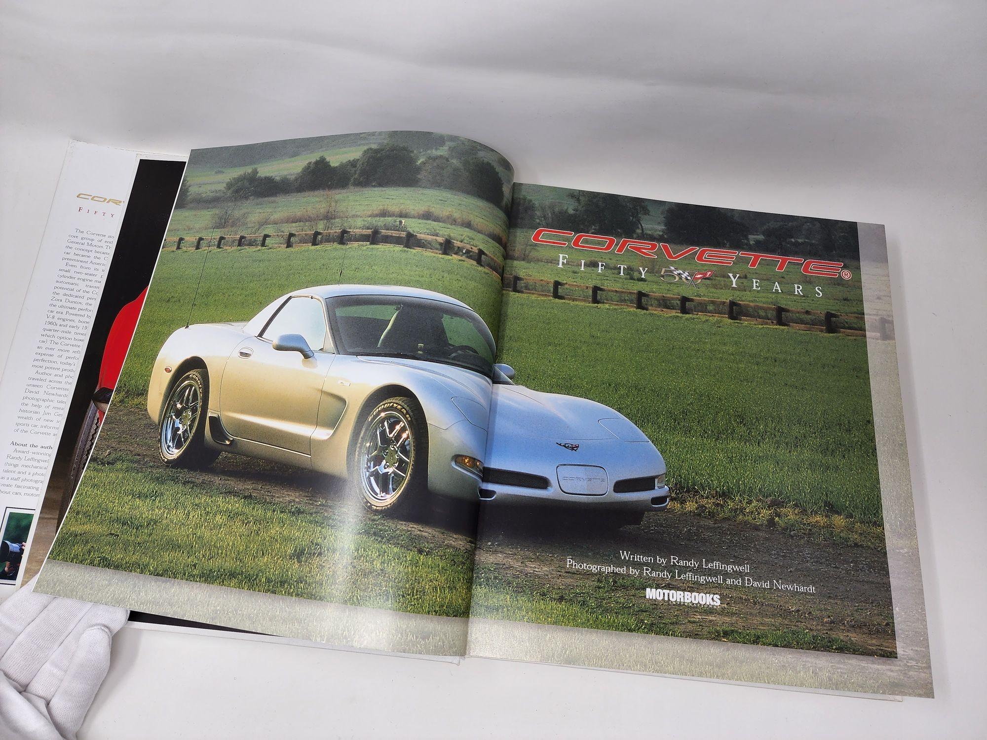 Papier Livre à couverture rigide Corvette Fifty Years de Randy Leffingwell 2002 en vente