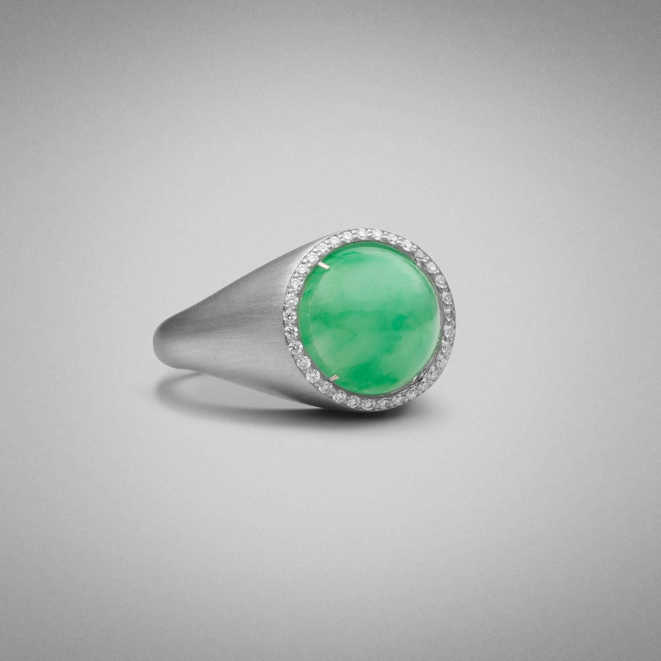 A BUNDA 'Corvus' Jade Ring, featuring a cabochon cut Jade of 4.75ct, enhanced with diamonds totalling 0.15ct, made in platinum.

Australian Size M.

Weight 15.69 grams. 

Characteristics diamonds: 0.15cts F / VS


Featuring a bold sculptural form