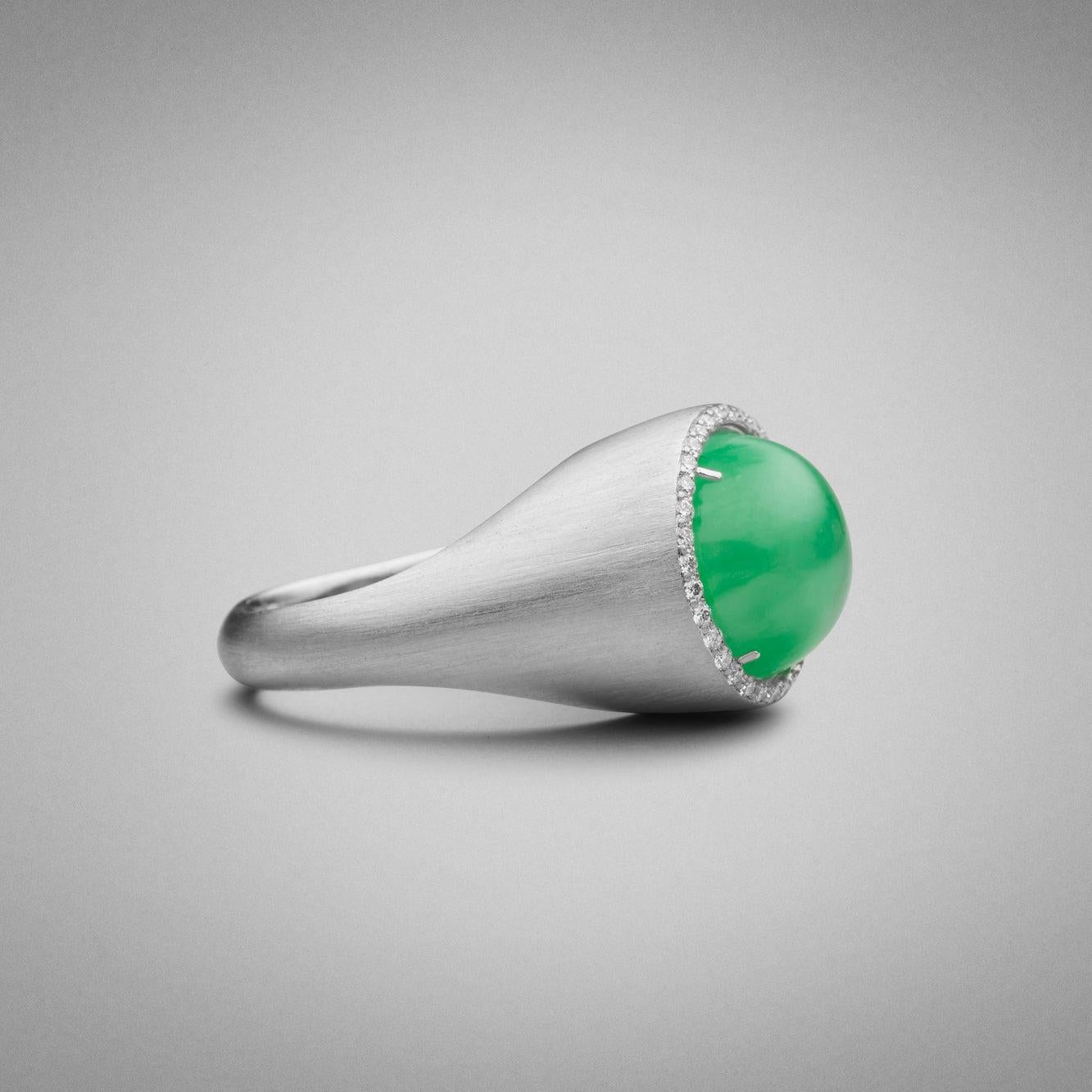 Cabochon BUNDA 'Corvus' 4.75ct Jade and 0.15ct Diamonds platinum Ring For Sale