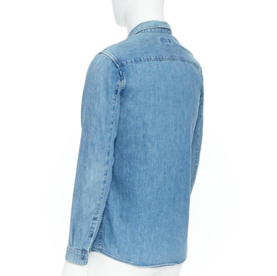 Chemise à manches longues en coton denim bleu délavé COS XS en vente 1