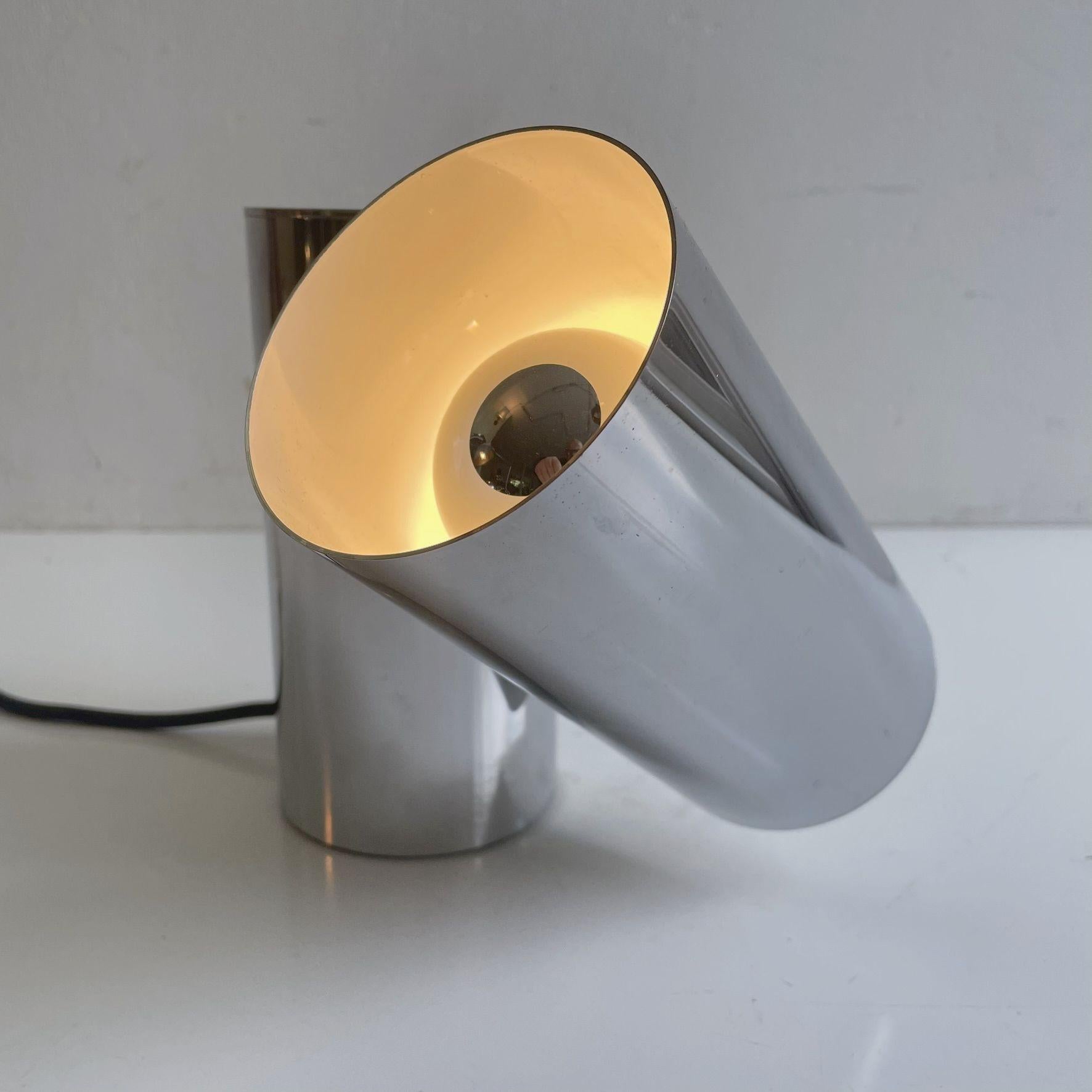 Lampe de bureau constructiviste des années 1970. Fabriqué par Cosack, Allemagne. Excellent état vintage. 

Gebrüder Cosack (Gecos) a reçu 15 iF Design Awards. 

L'entreprise Gebrüder Cosack (Gecos) a été fondée en 1848 en tant qu'usine de traitement