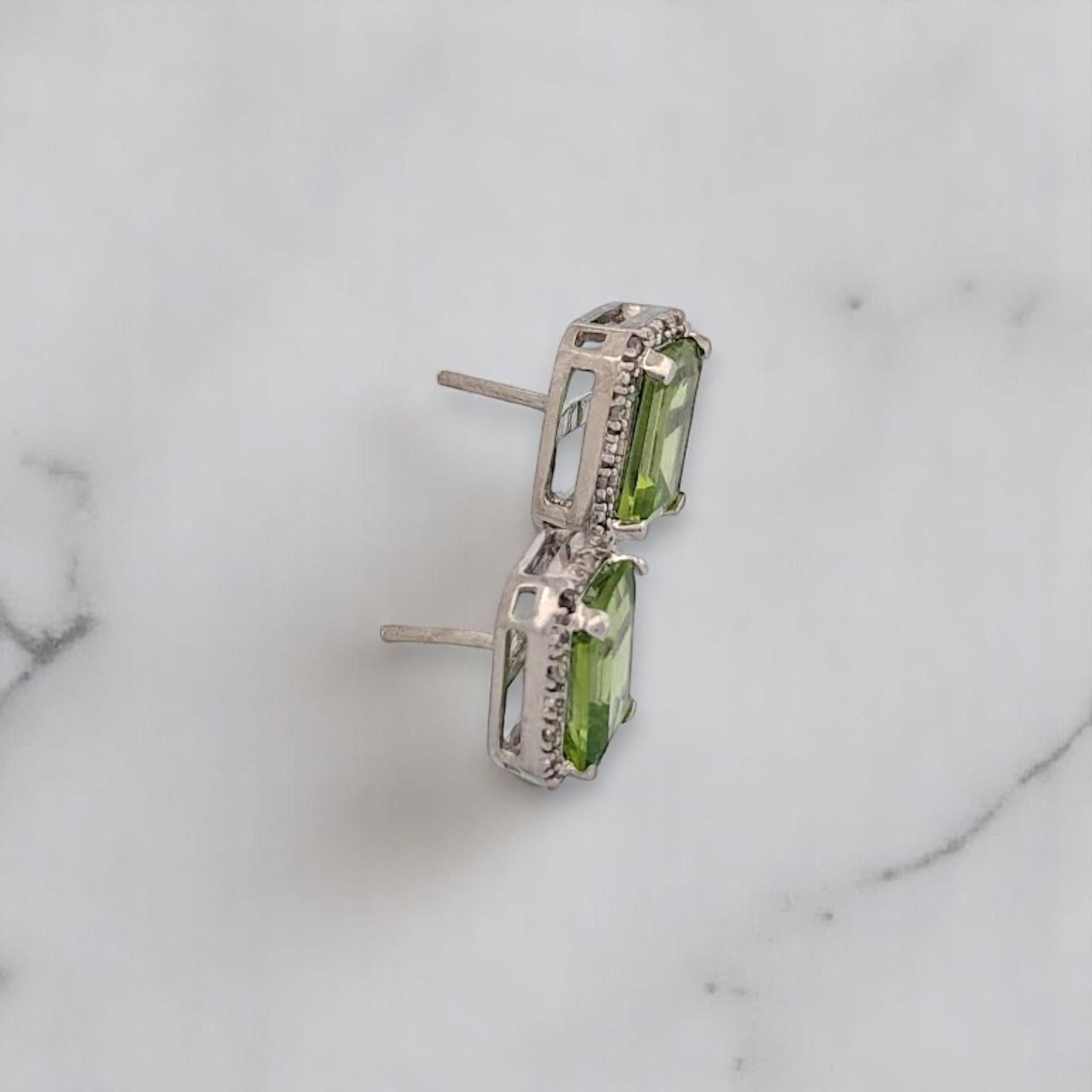 Taille émeraude Cosette  Boucles d'oreilles en pierres précieuses - Boucles d'oreilles en or blanc 10K - Cadeau unique pour elle en vente