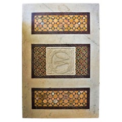 Cosmatesque-Platte, Basrelief aus weißem Marmor und Porphyr