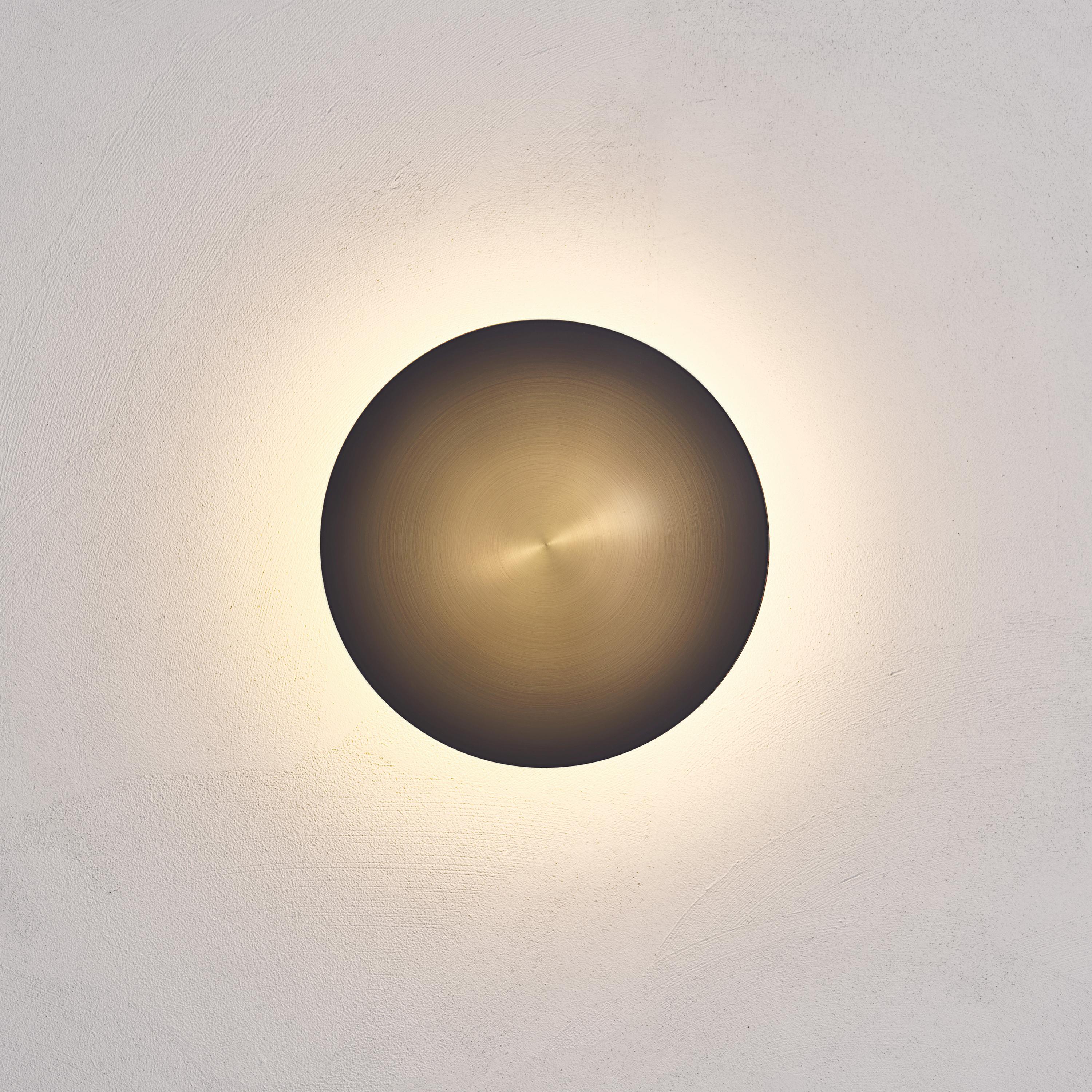 Cosmic 'Comet Ore 20' bronze gradient patinated brass wall light, sconce

Named after the astronomical object that signals a rebirth and new ideas, the ‘Comet’ pieces are achieved with skillful brass shaping and patina finishes that celebrate