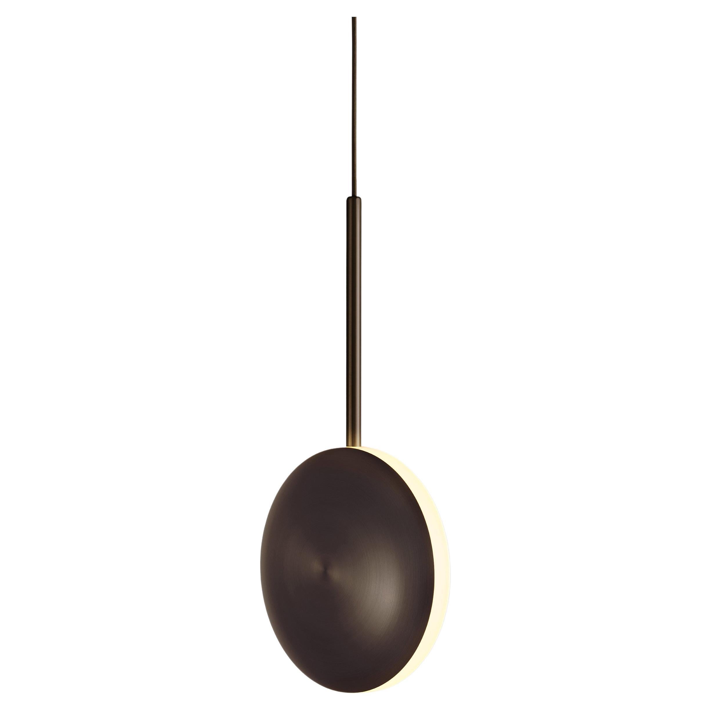 Cosmic 'Comet Pendant Regolith' Plafonnier en laiton noir bronzé foncé fait à la main