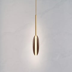 Lámpara de techo Cosmic 'Comet Pendant Sepia' de latón lacado en sepia hecha a mano