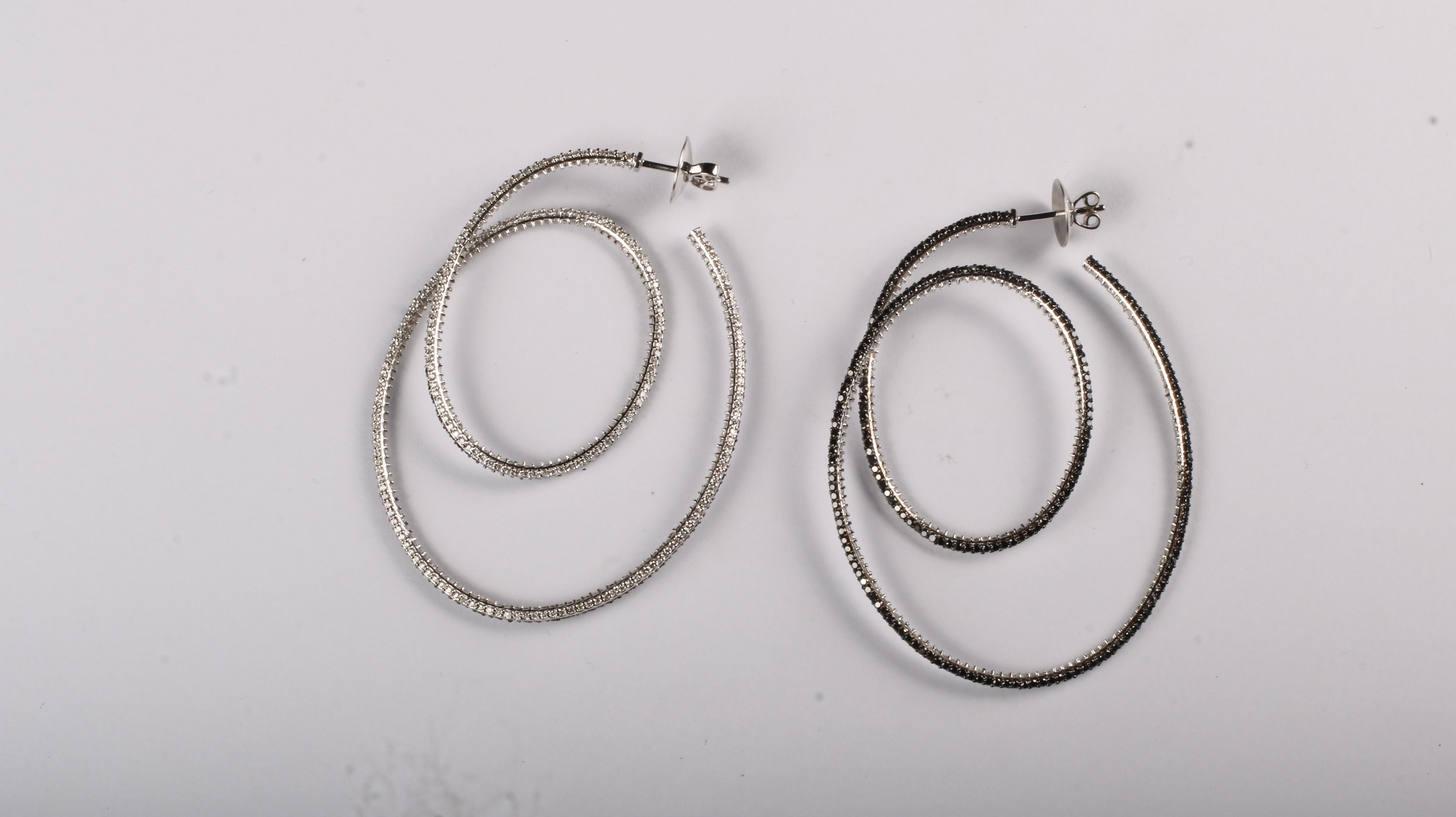 Cosmic Dance Double Hoops with Black and White Diamonds In New Condition For Sale In Mumbai, IN