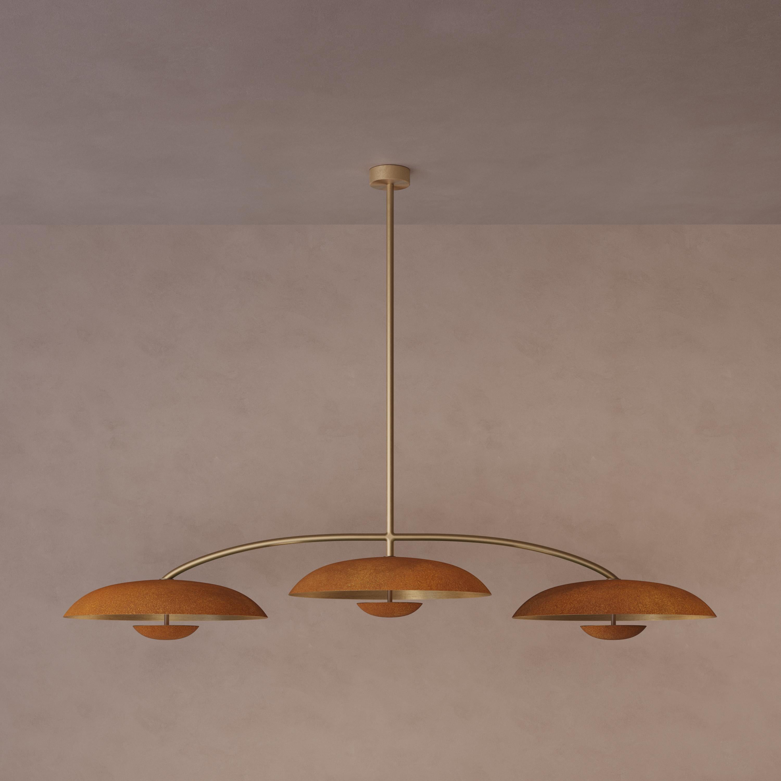 Organique Lampe à suspension Cosmic Trio XL Rust en laiton patiné, faite à la main en vente