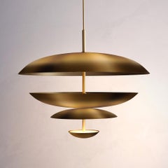 Lampadario 'Cosmic Ore 100' in ottone patinato con sfumature di bronzo