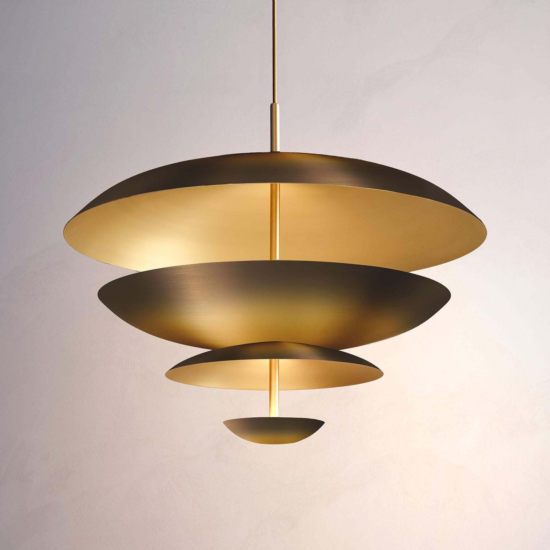 'Cosmic Ore Chandelier 70' Handgefertigte Deckenleuchte aus patiniertem Messing (Organische Moderne) im Angebot