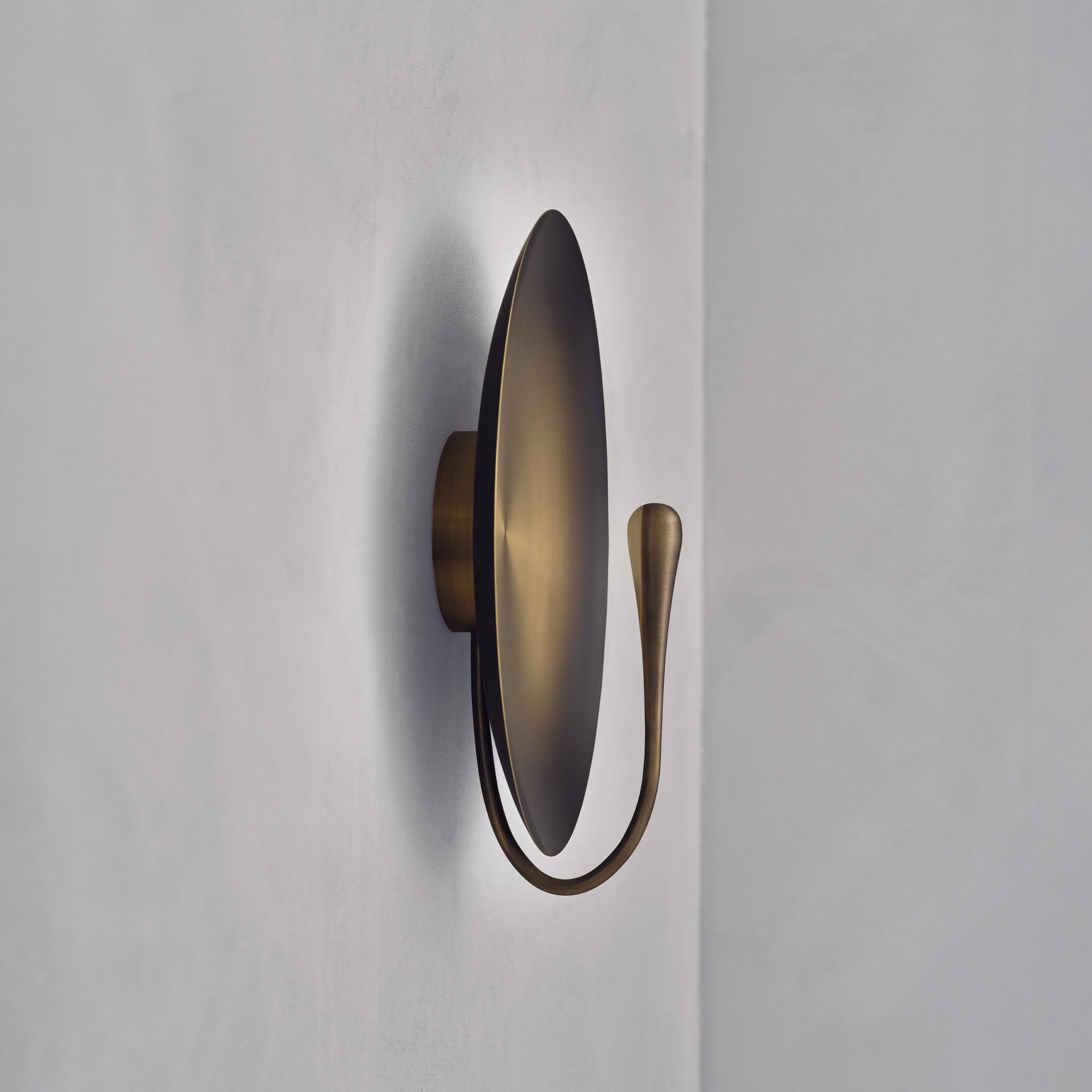 Aplique y Lámpara de Pared 'Mineral Cósmico' Patinado Gradiente Latón Satinado Hecho a Mano en venta 1