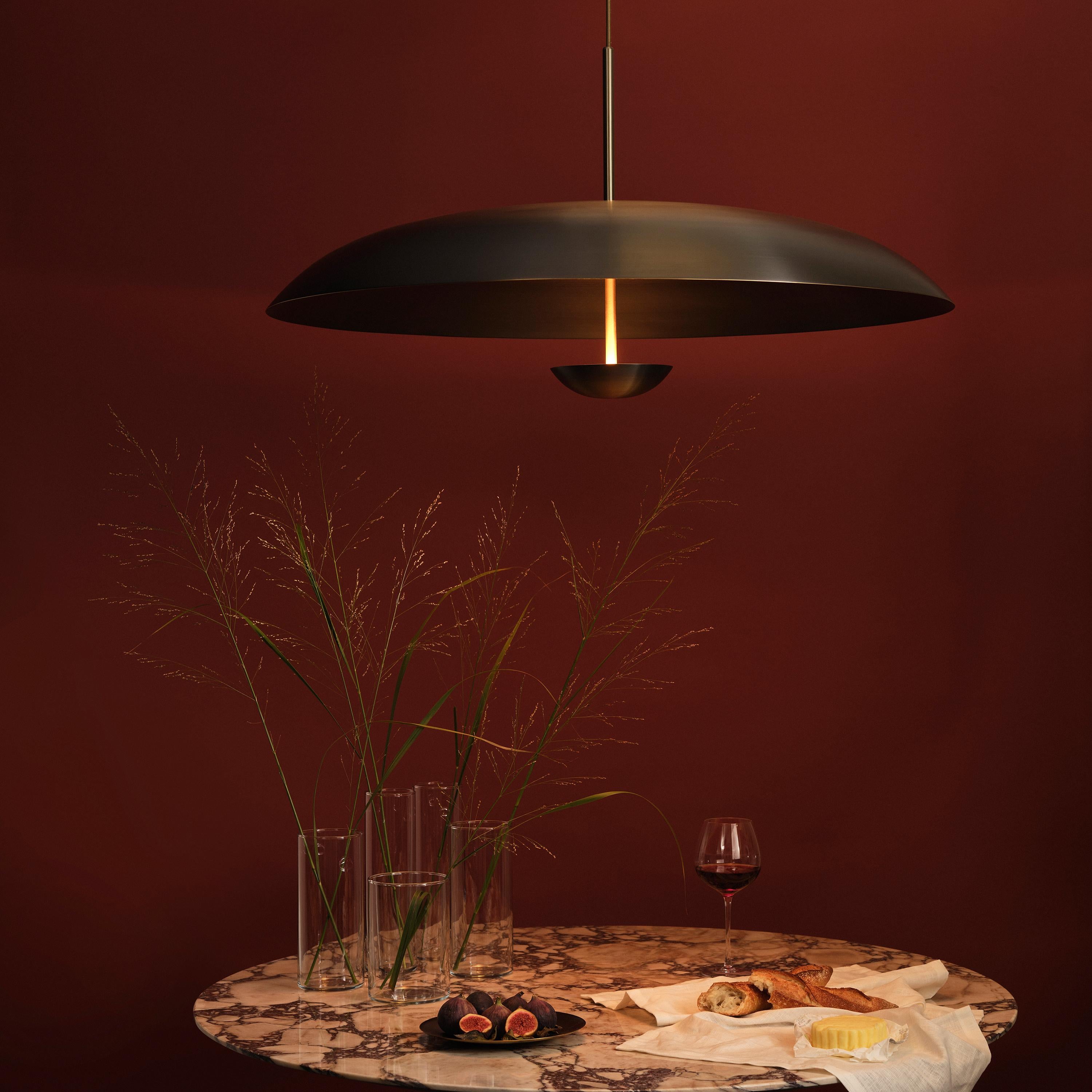 Laiton Lampe à suspension 'Cosmic Ore' 100, plafonnier en laiton patiné de couleur bronze dégradé, lustre en vente