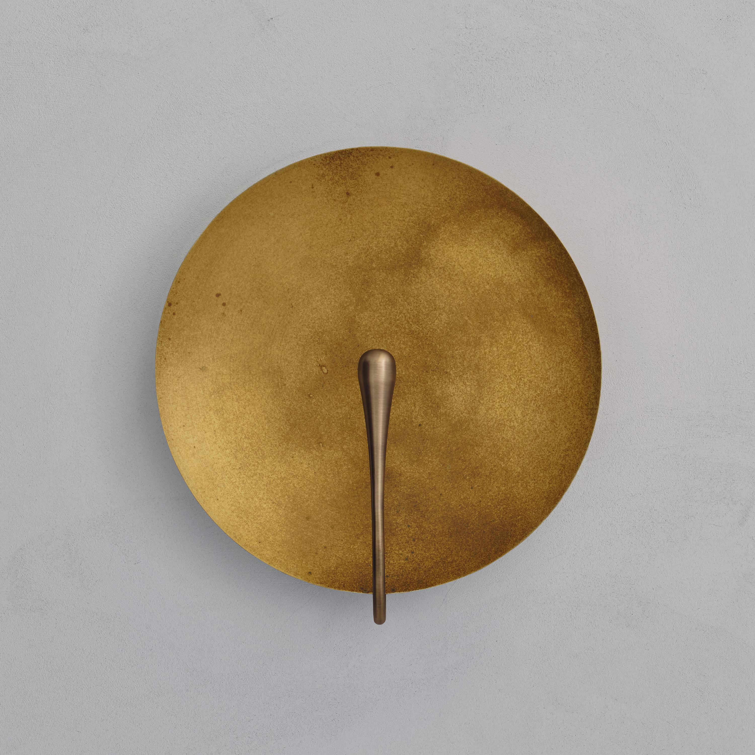 Organique Cosmic Oxidium' Mixed Color Brass Patina Contemporary Wall Light, Sconce (applique murale contemporaine) en vente